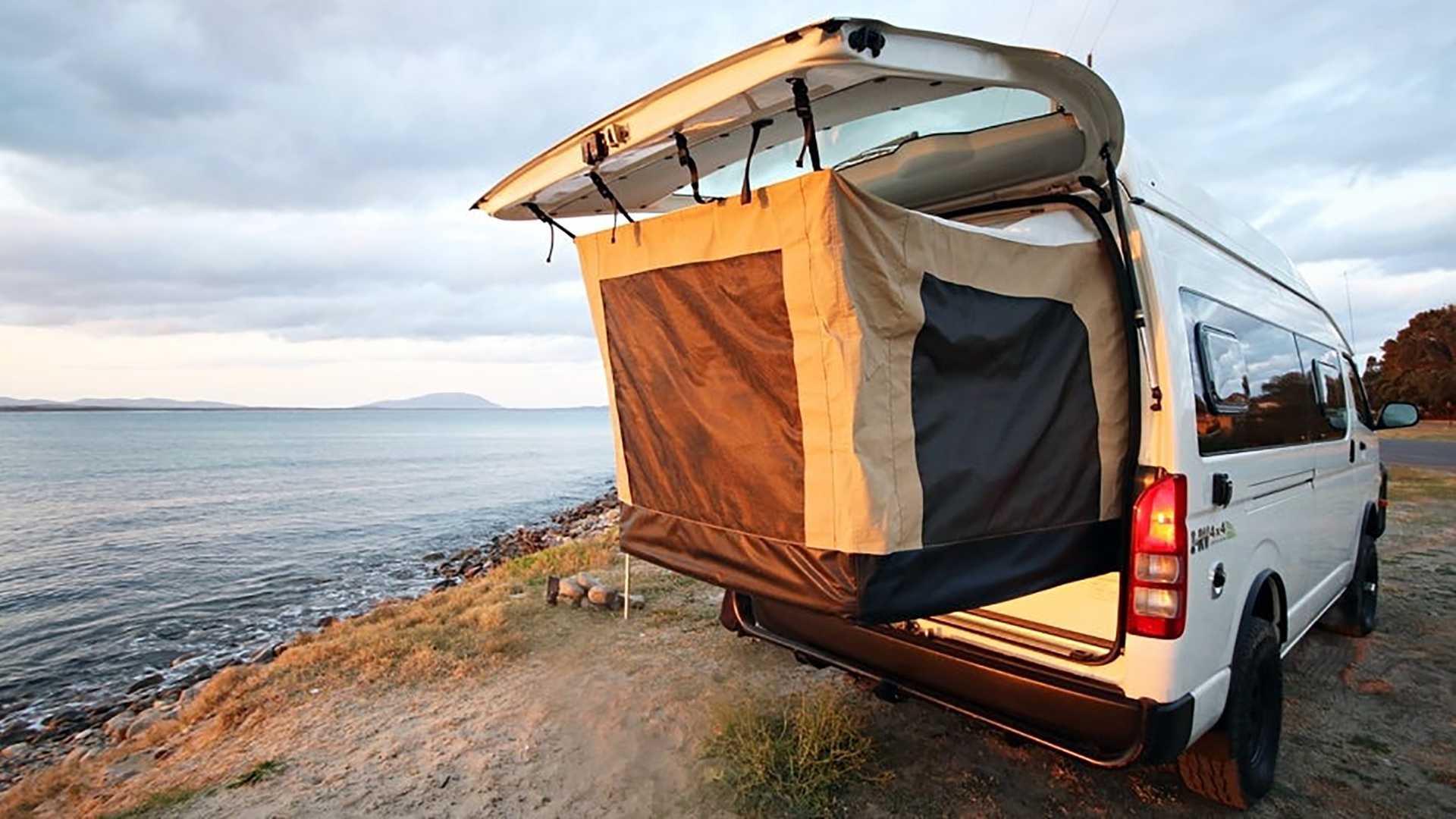 Bus 4×4推出了能巧妙利用RV空間的收放式床鋪帳篷
