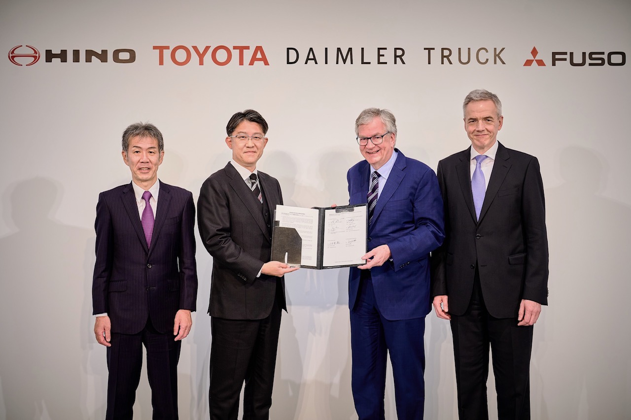 圖一、daimler Truck 及 Toyota Motor Corporation 宣告共同簽署合作備忘錄 (圖由dtat提供)