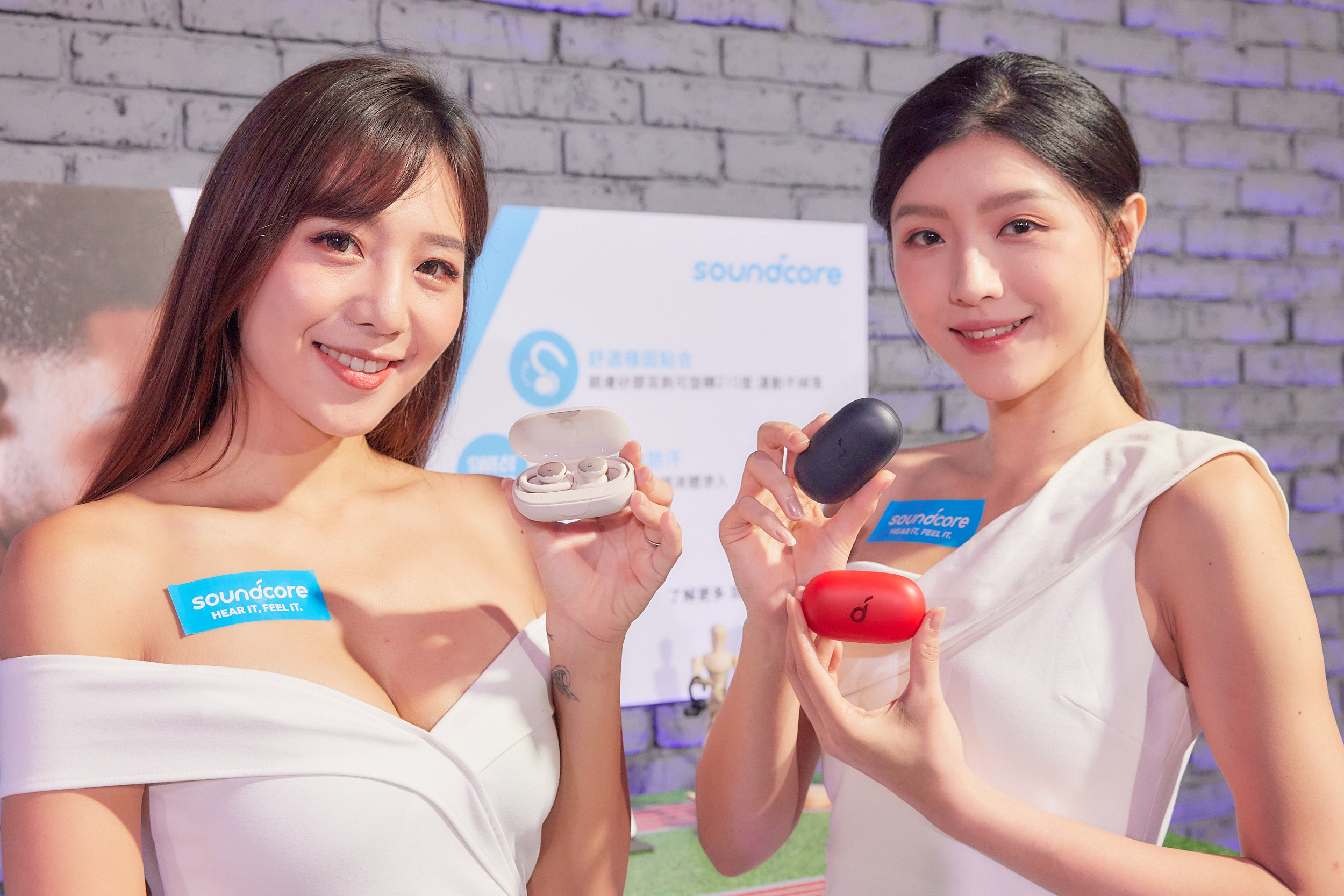 圖8 Sport X10則專為運動而生，量耳打造210°可旋轉耳鉤搭配彈性矽膠材質