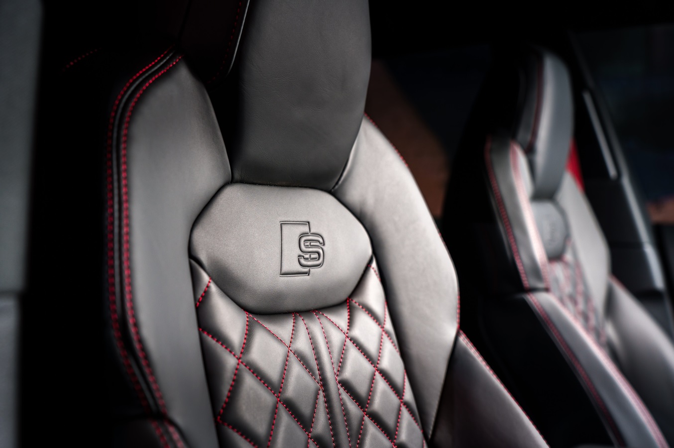 圖8 Audi Sport紅色縫線套件