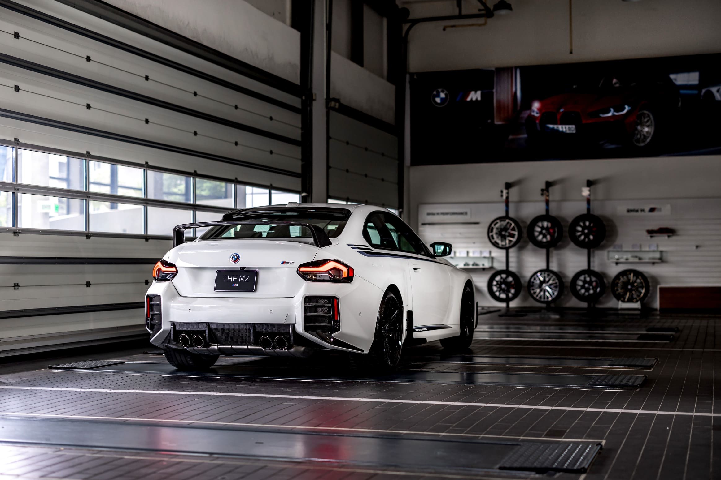 [新聞照片十五]全新世代bmw M2 Coupé專屬bmw M Performance套件即日起巡迴全台bmw M展示中心，邀請車迷近距離感受m Power熱情魅力。
