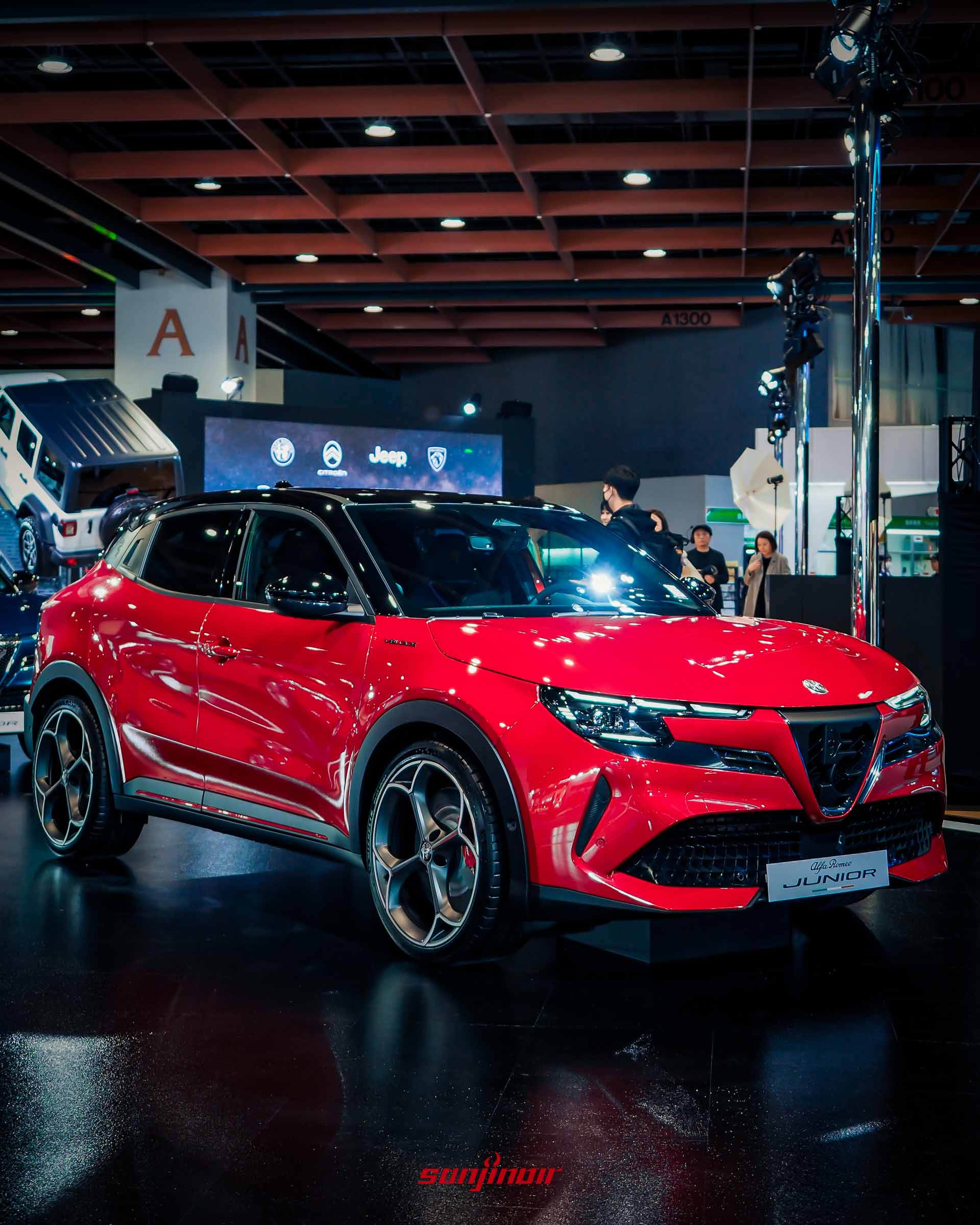 2026台北車展Honda展區展示的紅色Honda Prelude雙門油電跑車，背景有Honda Connect看板。