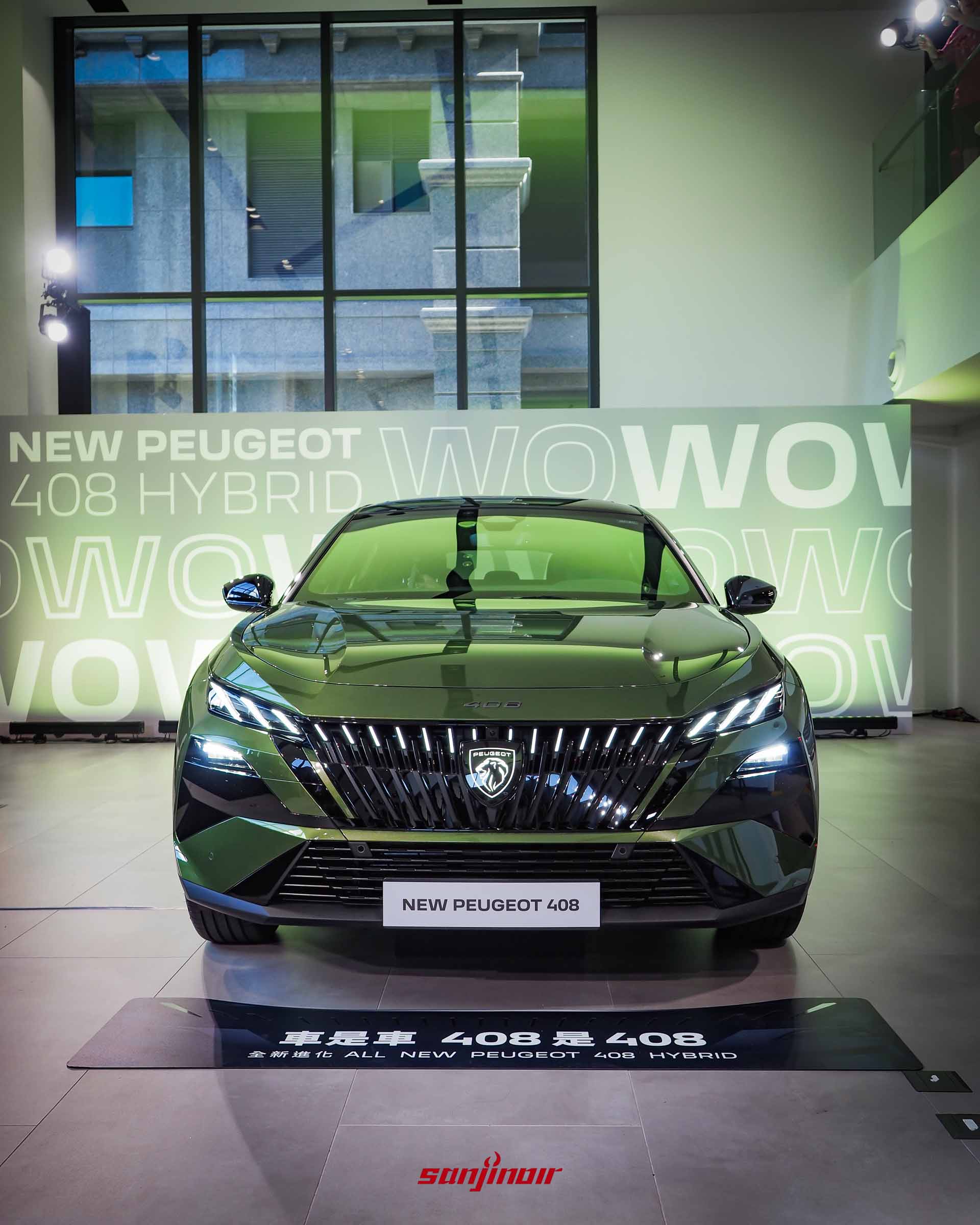 2026年式ALL NEW PEUGEOT 408車頭正面照，展示全新3D光影幾何風格水箱罩與隱藏式頭燈組。