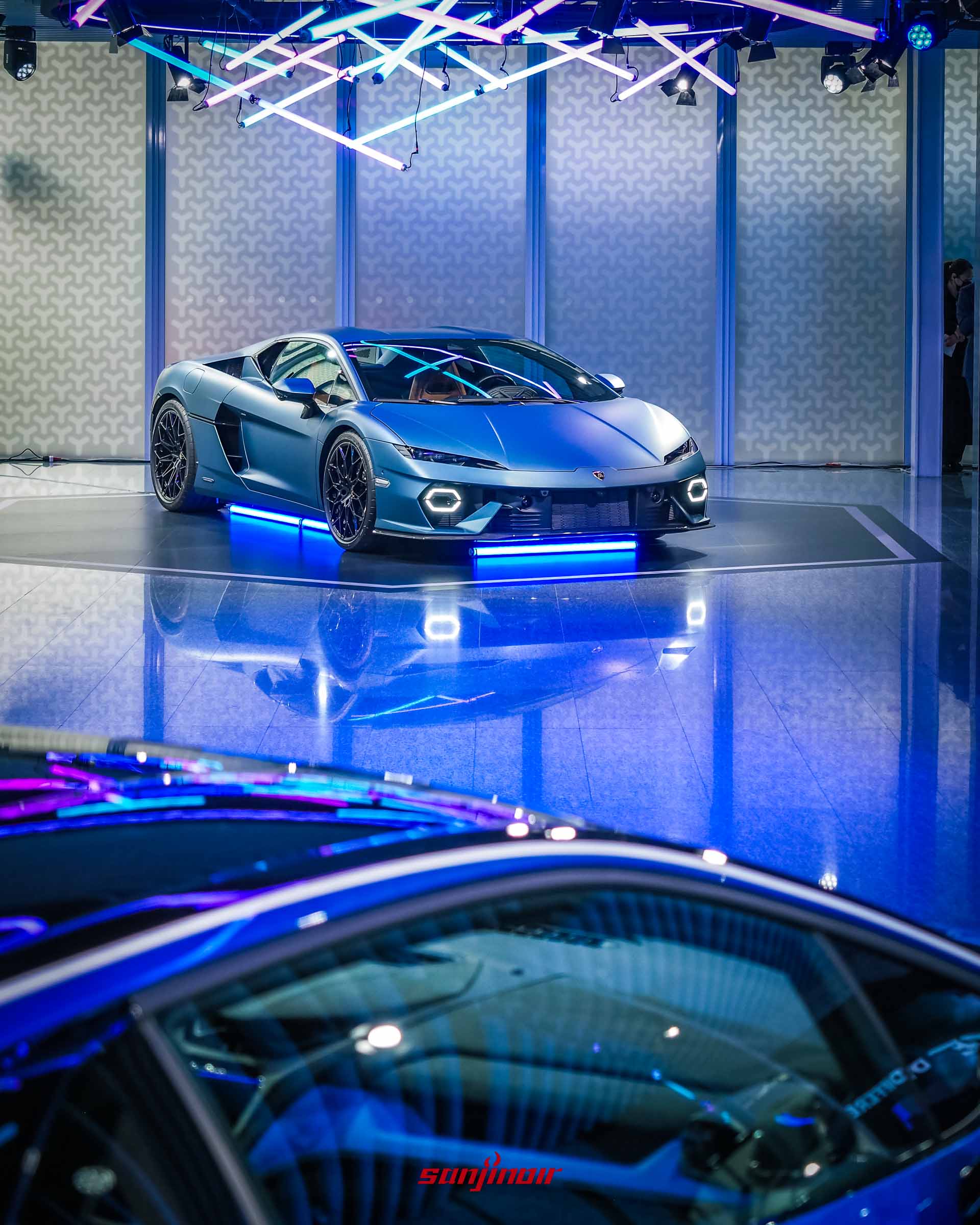 蠻牛犇擎盛典富邦美術館現場展示 Temerario 與 Revuelto