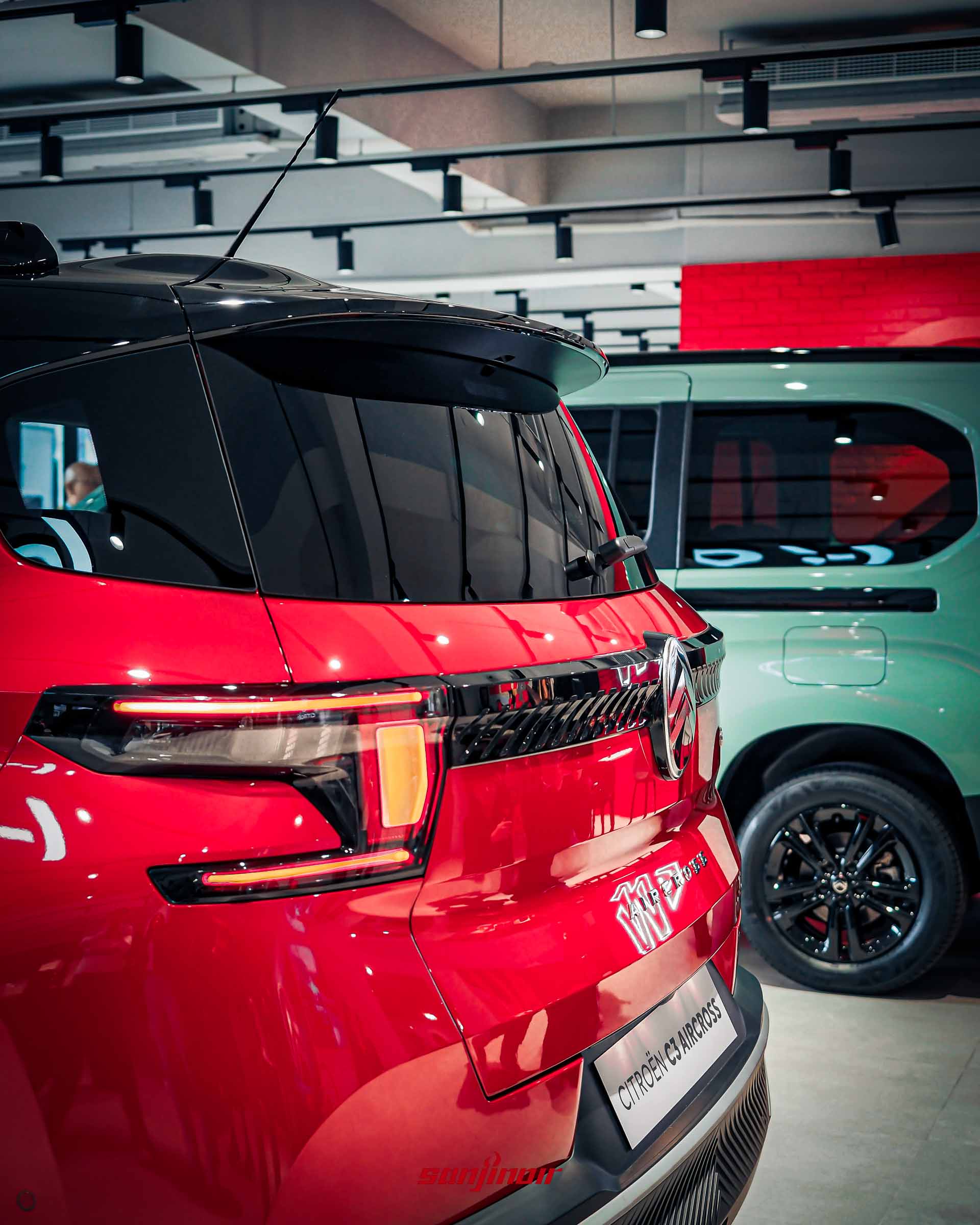 2026台北車展展出車款Citroën C3 Aircross車尾局部特寫，聚焦於尾燈組、C柱飾板與車型銘牌。