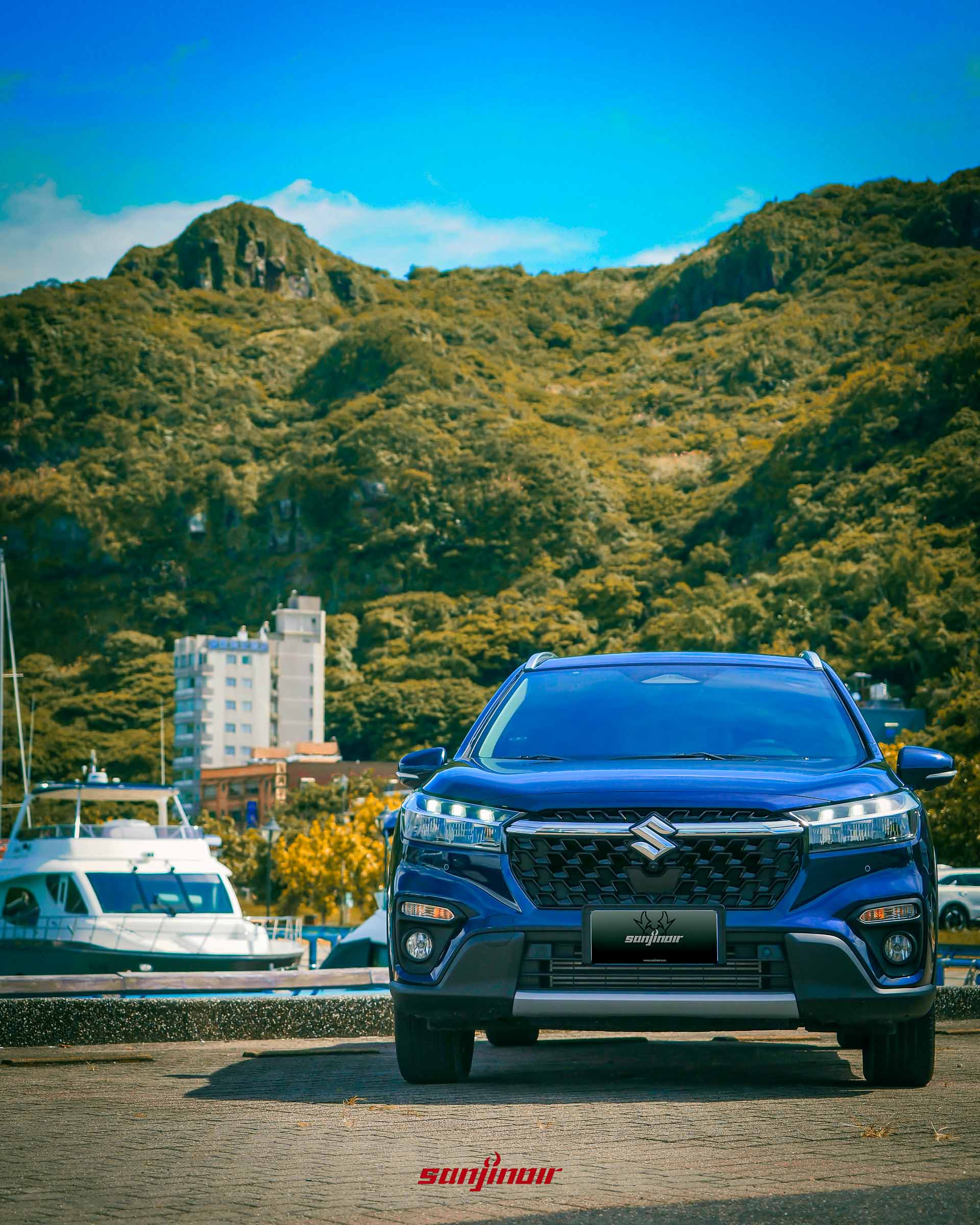 SUZUKI S-Cross Allgrip正面車頭特寫，展現水箱護罩與大燈細節。