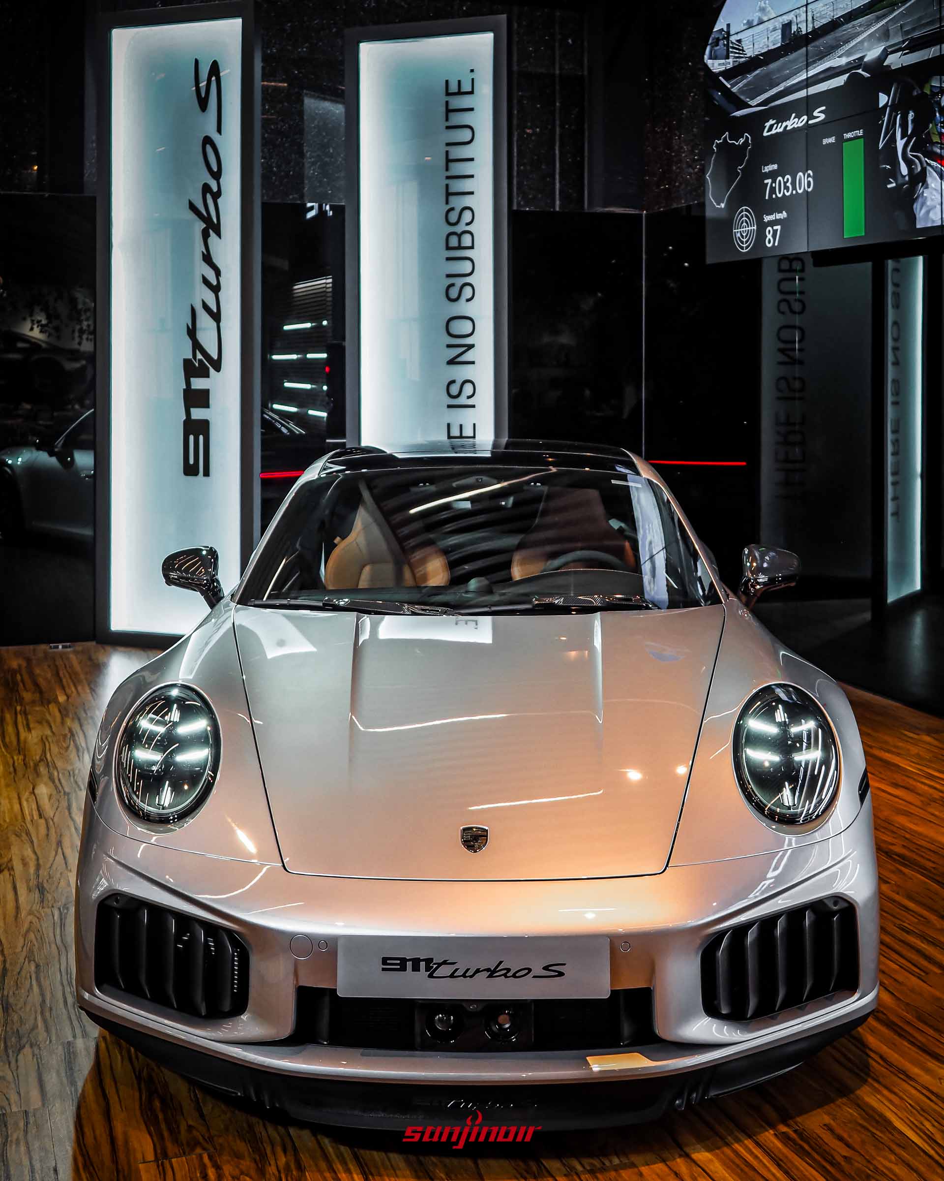 2026 Porsche 911 Turbo S實車車頭正面視角。