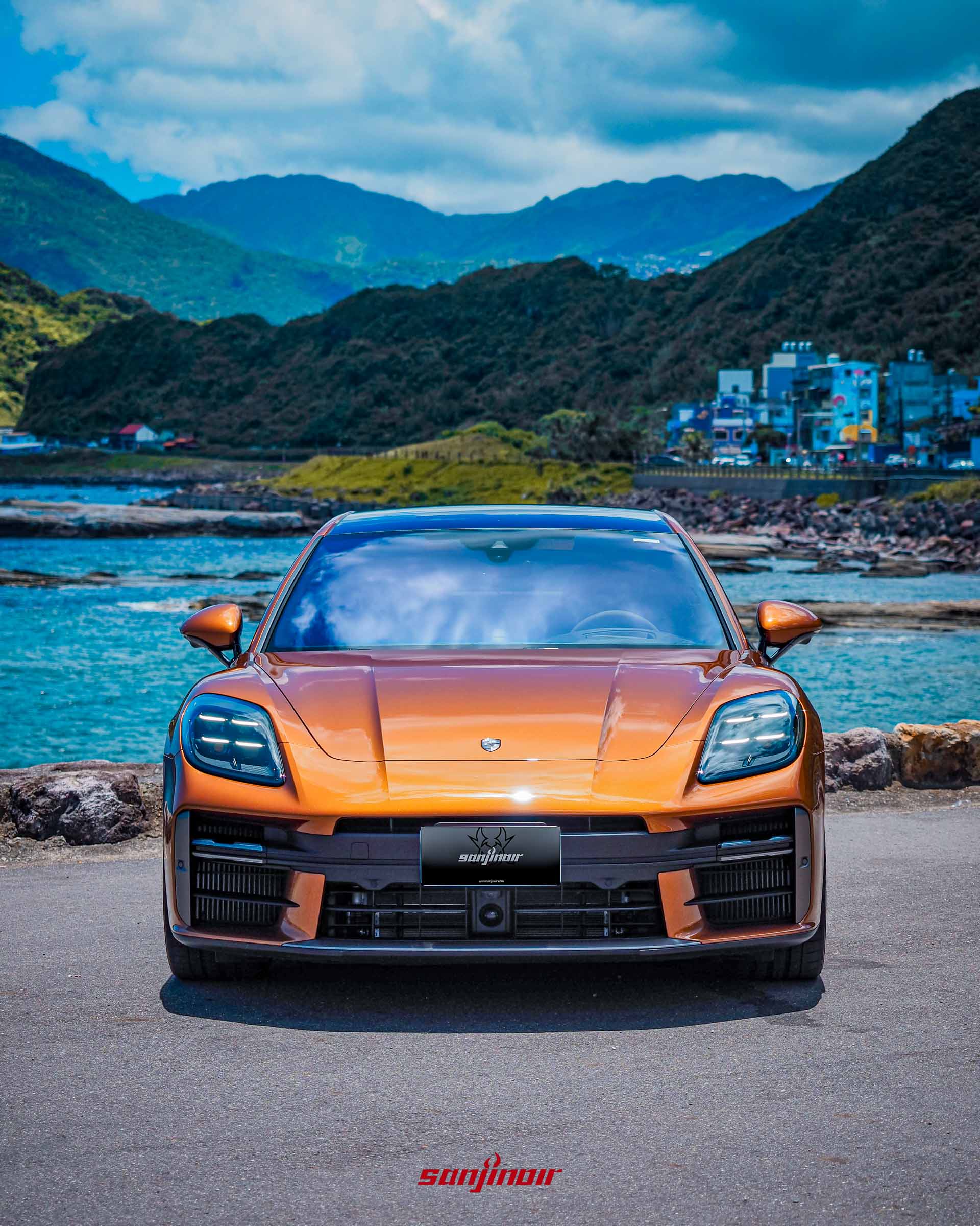 Porsche Panamera Turbo E-Hybrid 正車頭特寫與 LED Matrix 頭燈。