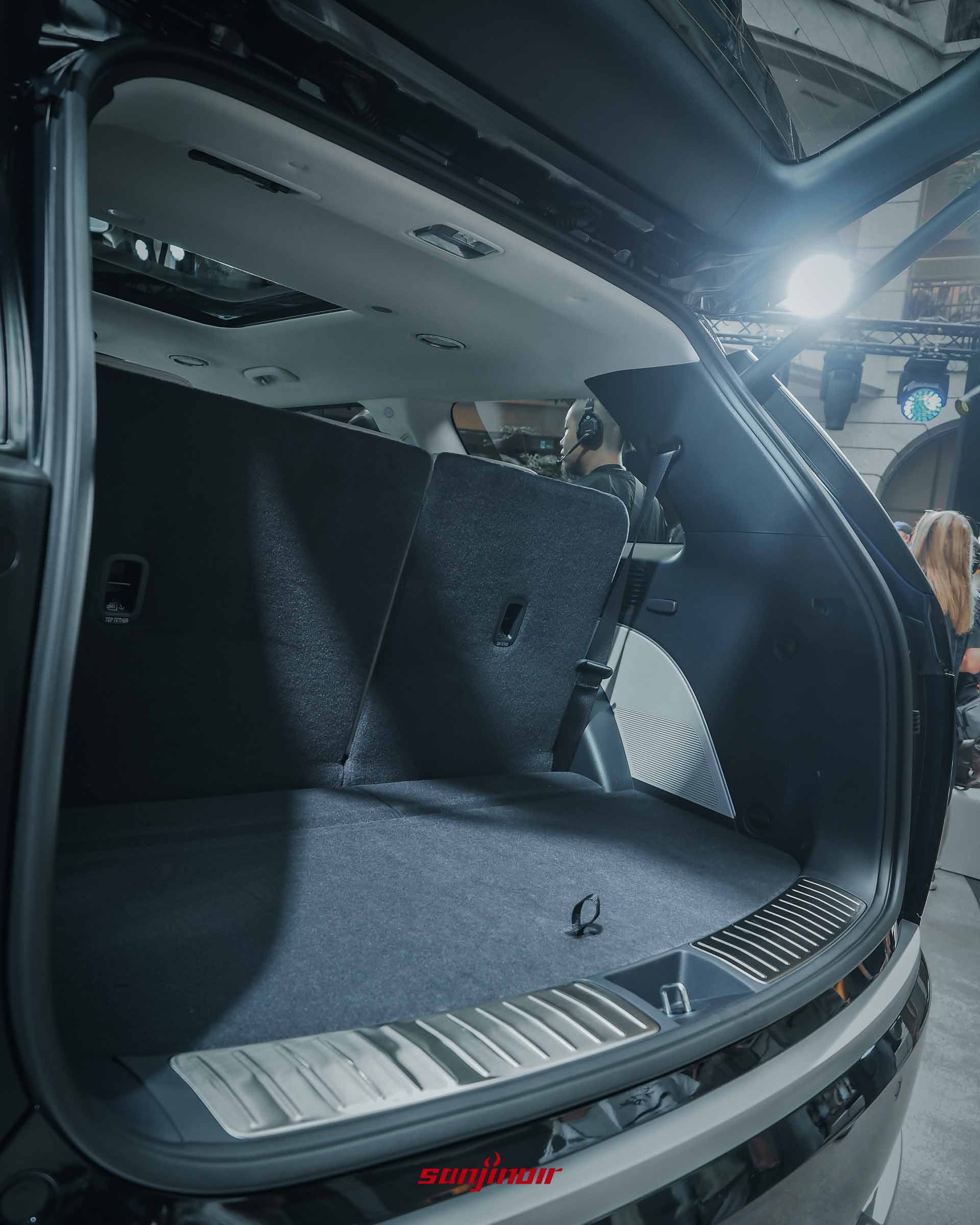 2026 Hyundai Palisade後車廂空間展示，電動尾門開啟，可見第三排座椅後方的平整化置物空間。