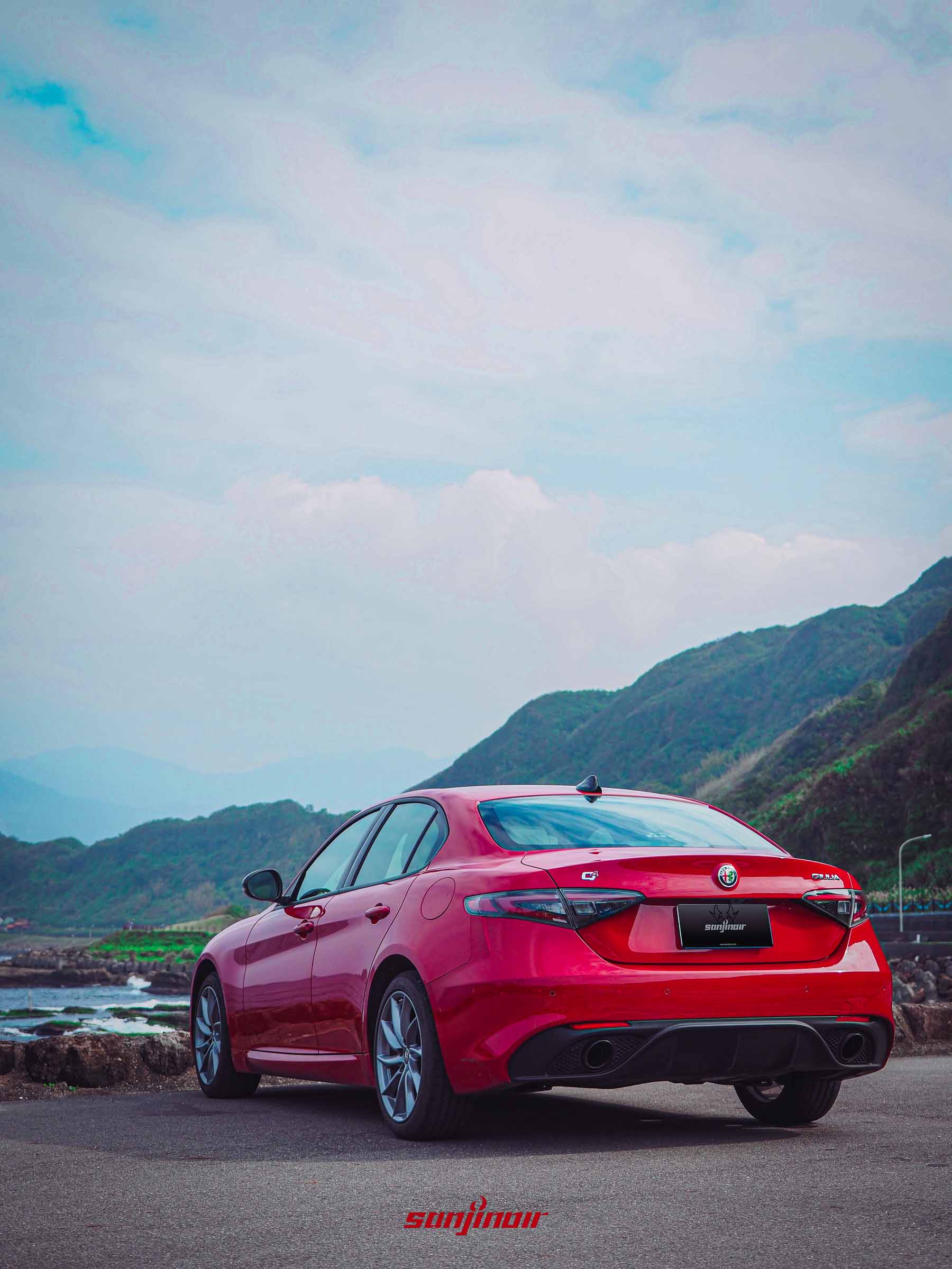 Alfa Romeo Giulia Sprint車尾45度角,展示車尾燈具、廠徽與下方排氣管設計。