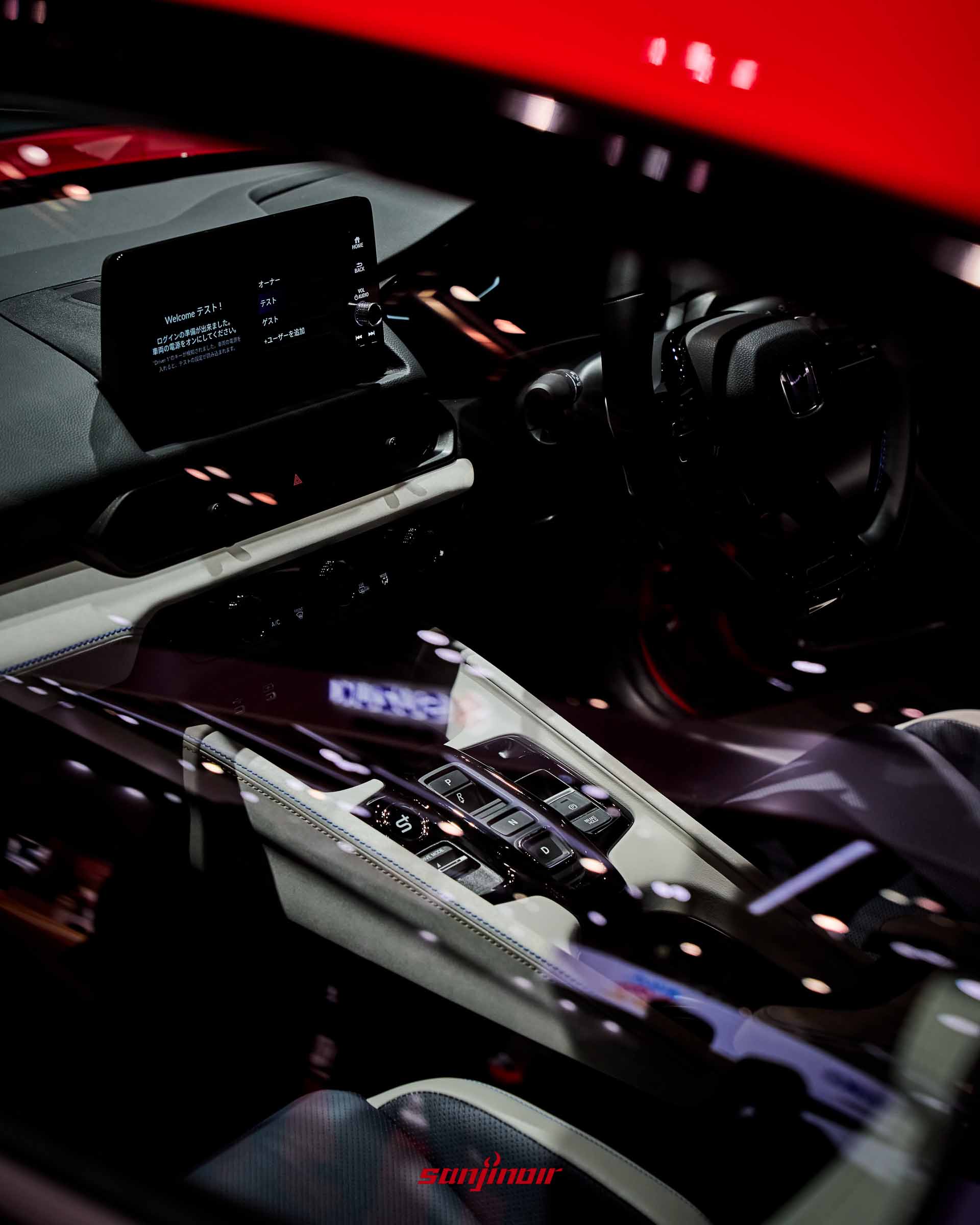 Prelude的內裝照，具備S+ Shift按鍵。