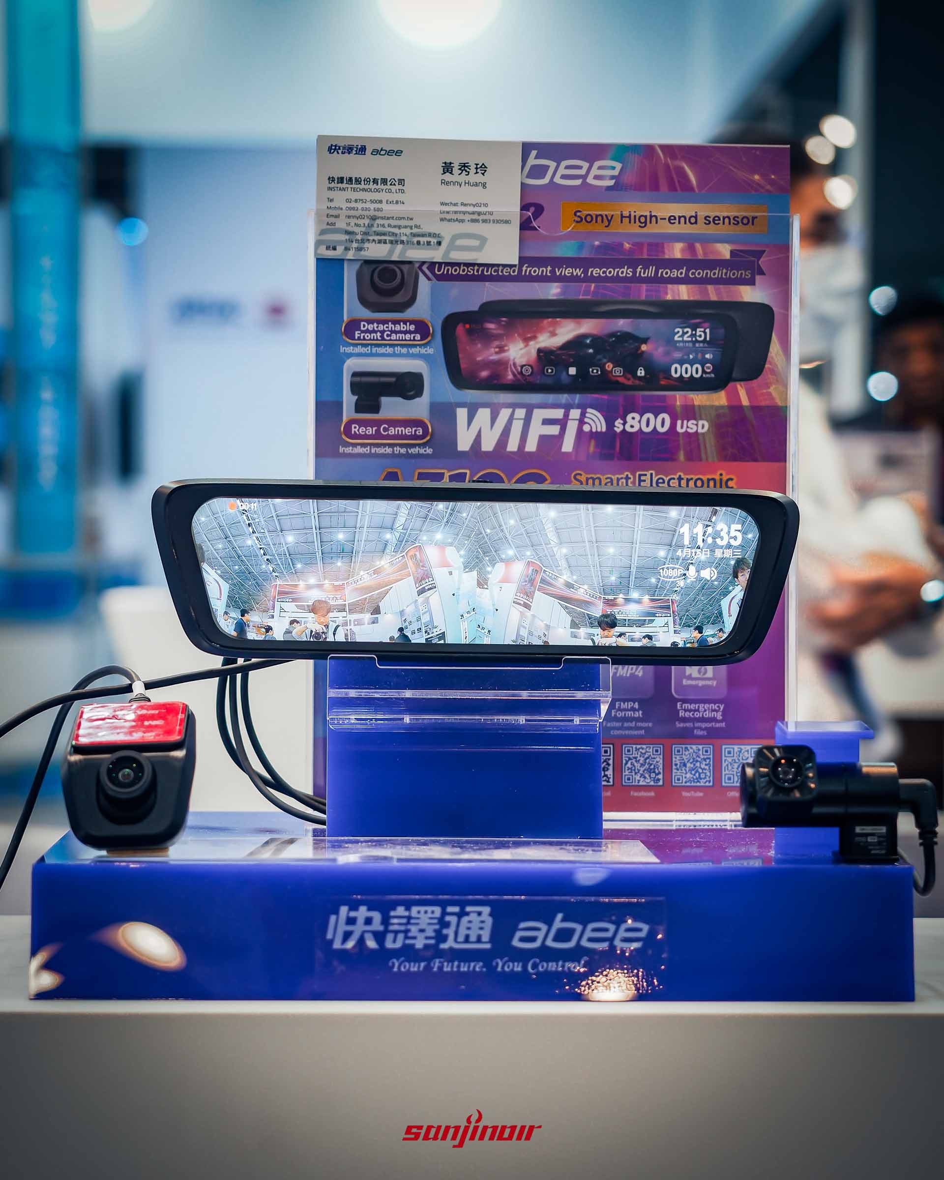 Abee快譯通A310C智慧型電子後視鏡實機展示,專為車廠合作所打造。