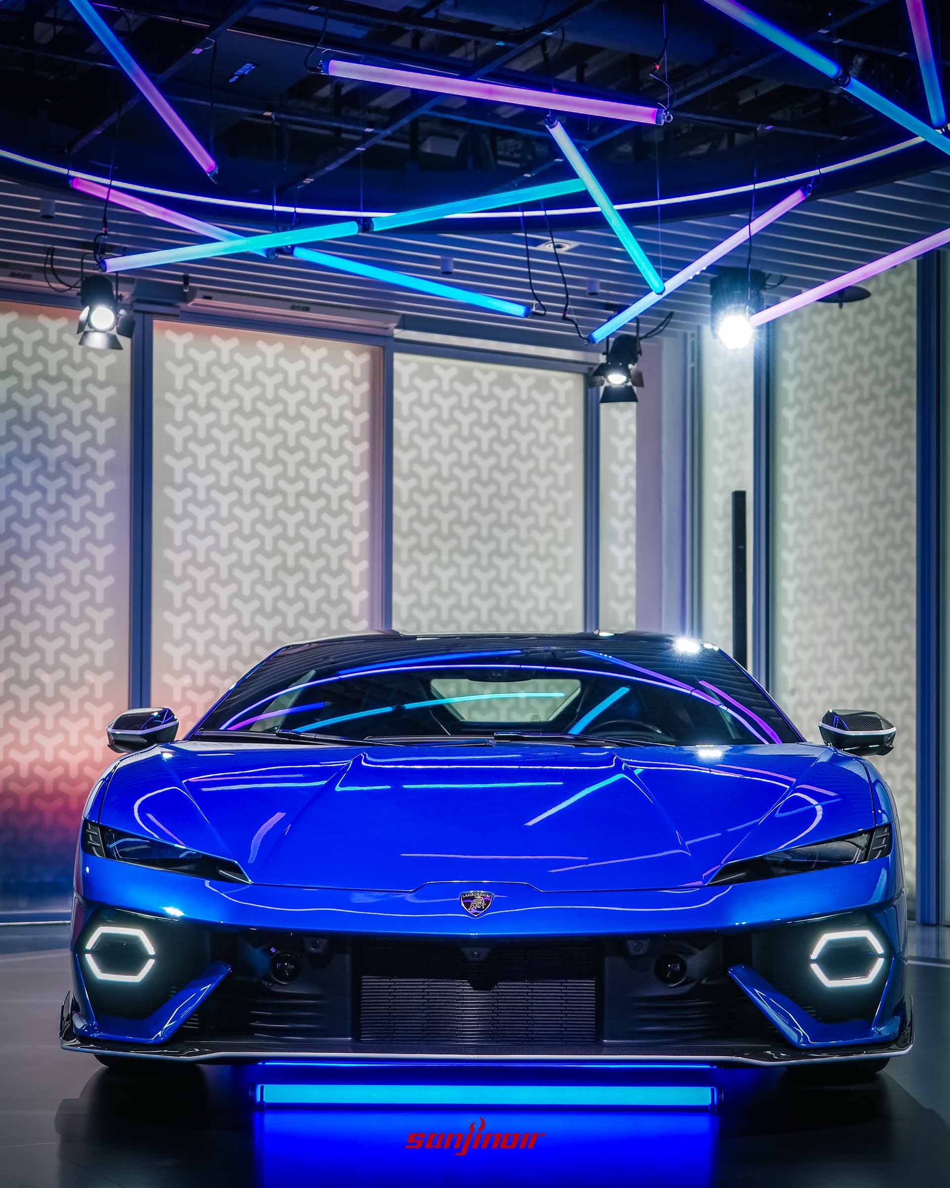 蠻牛犇擎盛典富邦美術館現場展示 Temerario 與 Revuelto