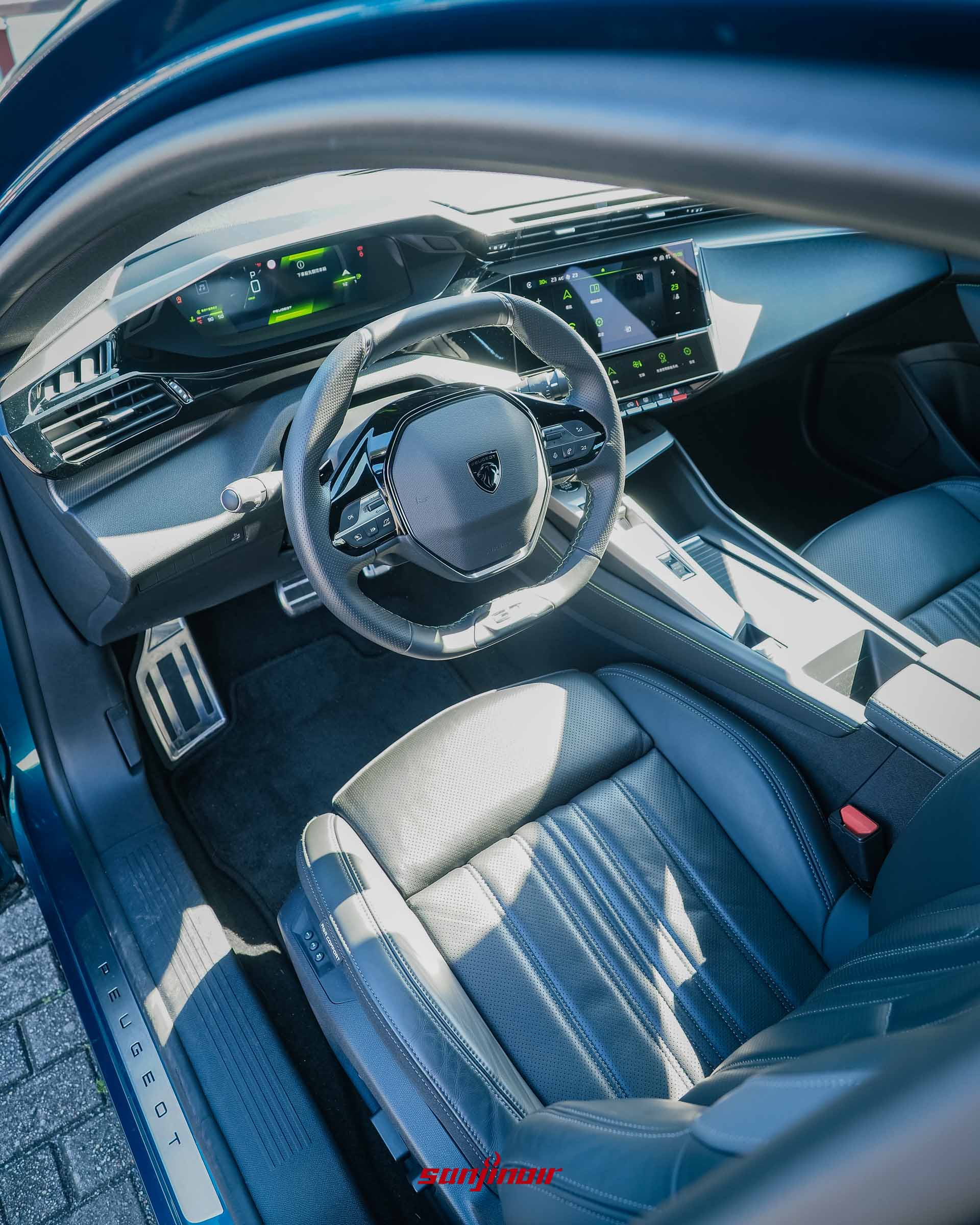 2026 PEUGEOT 408 GT Rapide車室內裝，包含i-Cockpit座艙、小盤徑方向盤與10吋觸控螢幕。