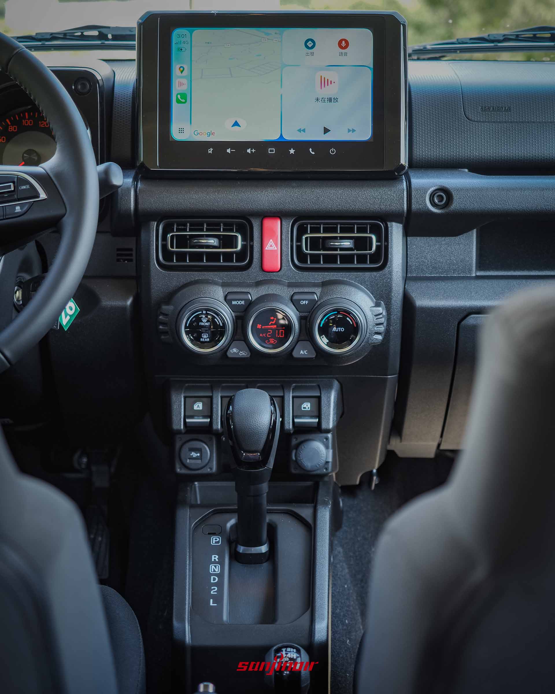 SUZUKI Jimny中控台特寫照,顯示全新9吋觸控螢幕與恆溫空調介面。