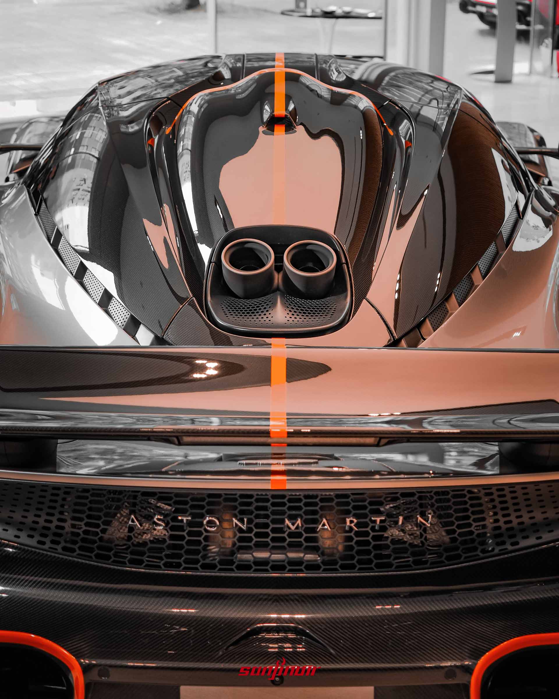 Valhalla 車頂進氣口與後引擎蓋散熱設計視角