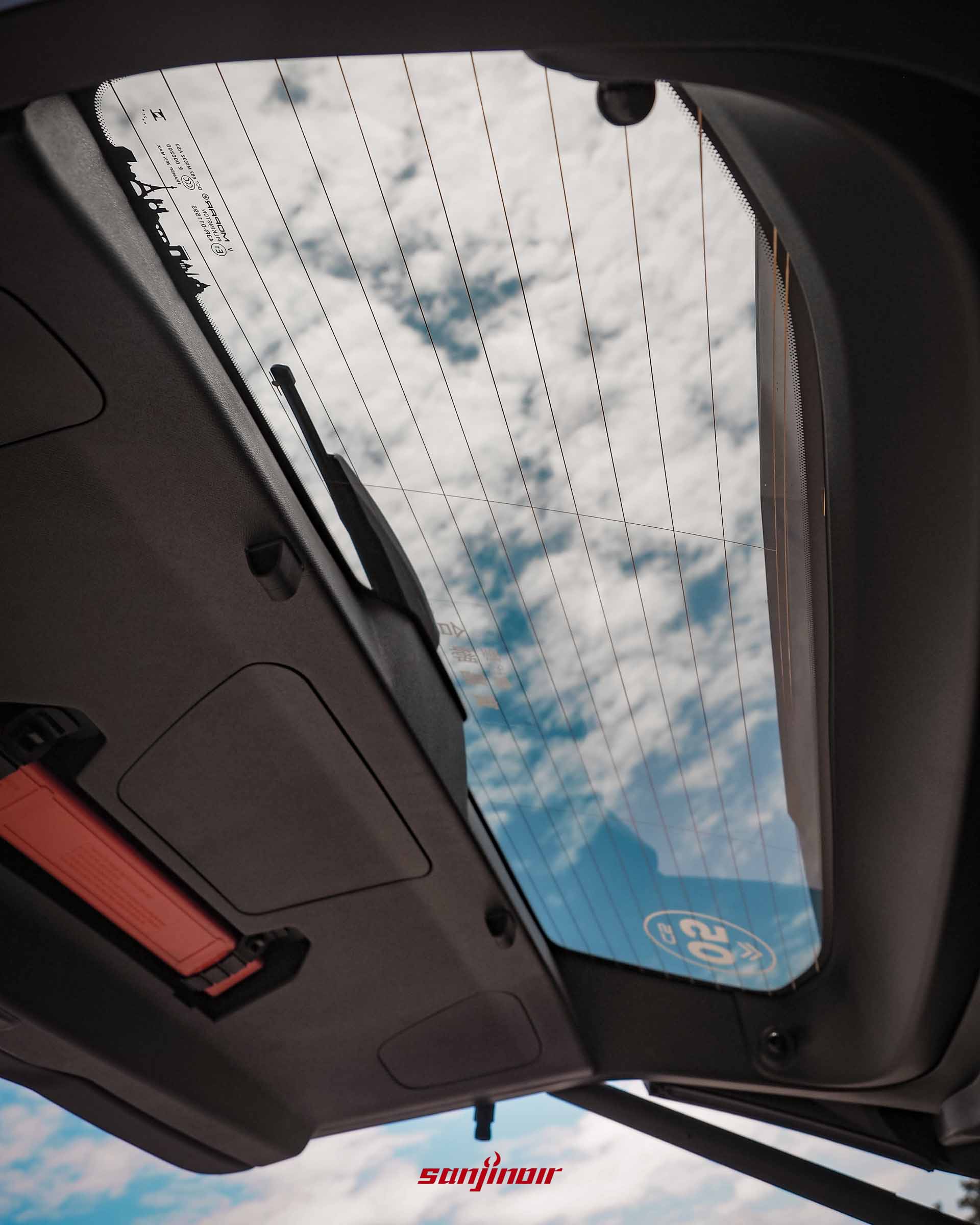 2026 CITROËN C5 Aircross後擋風玻璃上的法國建築剪影彩蛋。