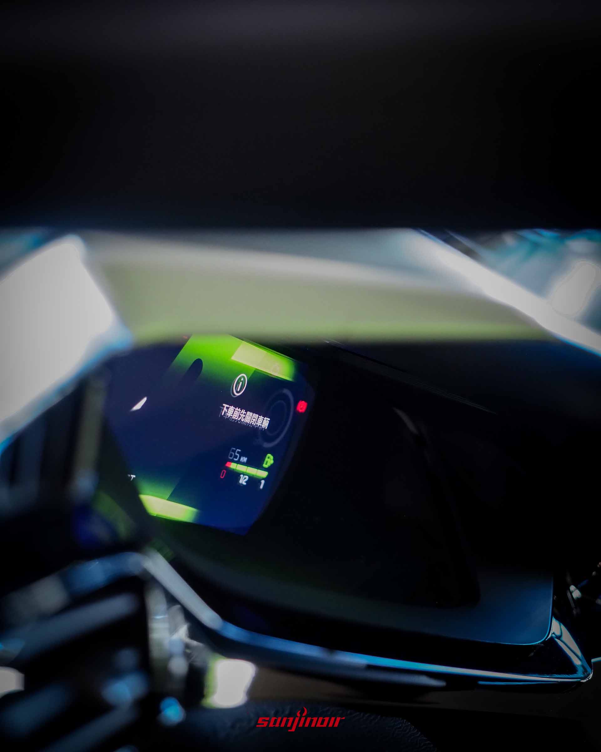 PEUGEOT 408 10吋抬頭顯示3D立體全彩數位儀錶特寫。