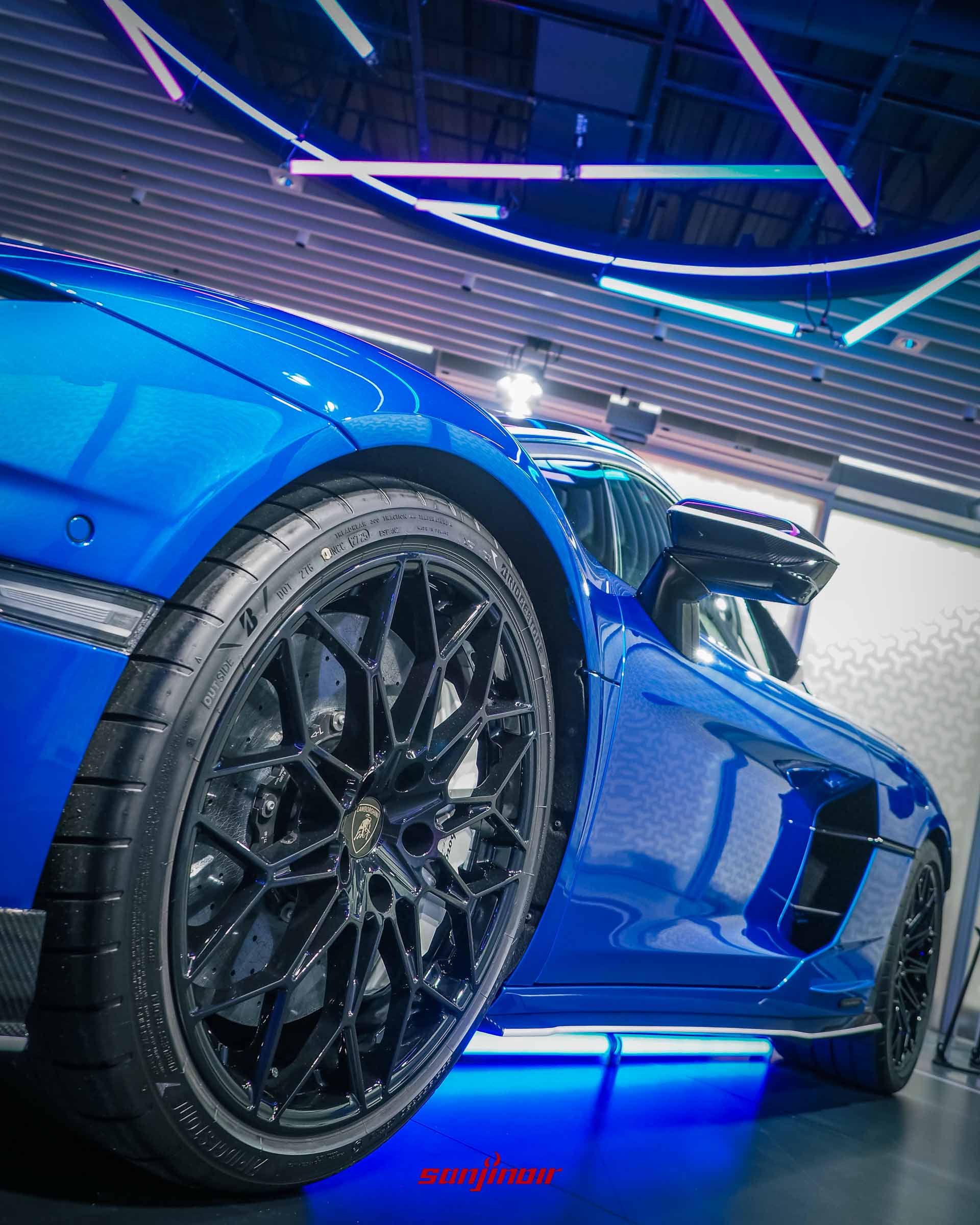 蠻牛犇擎盛典富邦美術館現場展示 Temerario 與 Revuelto