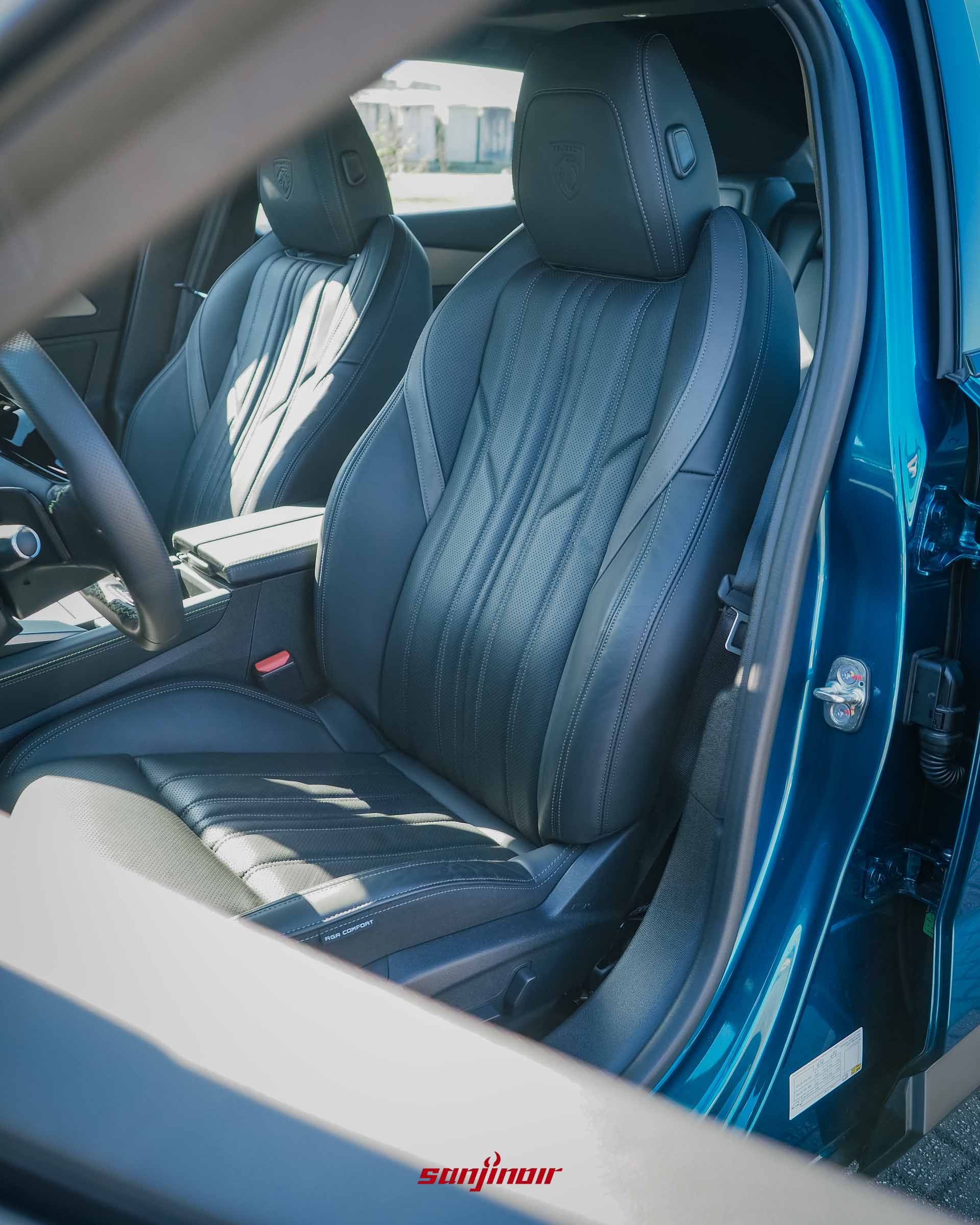 2026 PEUGEOT 408 GT Rapide配備之NAPPA皮革包覆AGR背脊健康認證專屬跑車座椅。