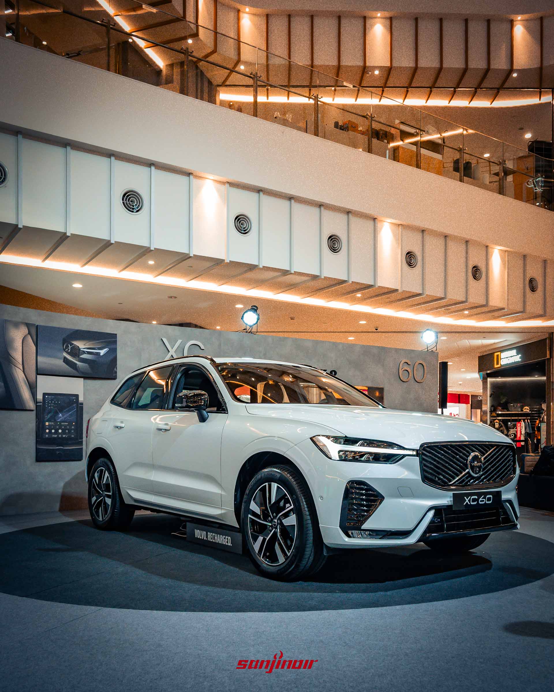 2026年式New Volvo XC60在展區，展示其前側和車頭。