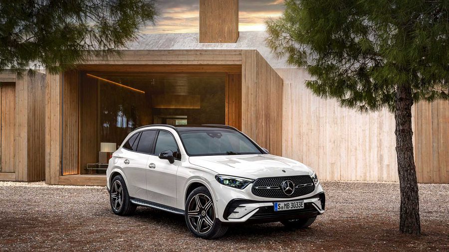 2023 Mercedes-Benz GLC 帶著更大的車體與輕油電技術正式發表