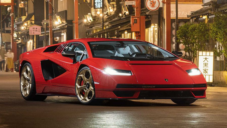 紅色與金色在 Lamborghini Countach LPI 800-4 上顯得如此完美