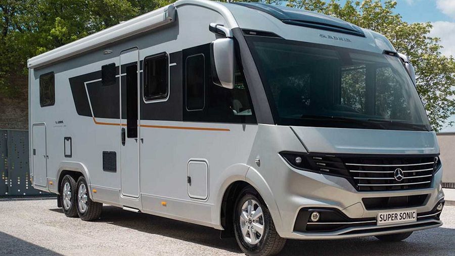 以 Mercedes Sprinter 改造而成的 Adria Supersonic 提供了超凡的豪華露營體驗