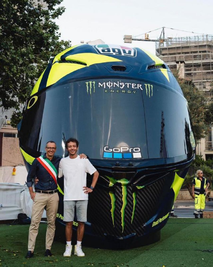 義大利展出全球最大的 Valentino Rossi 安全帽