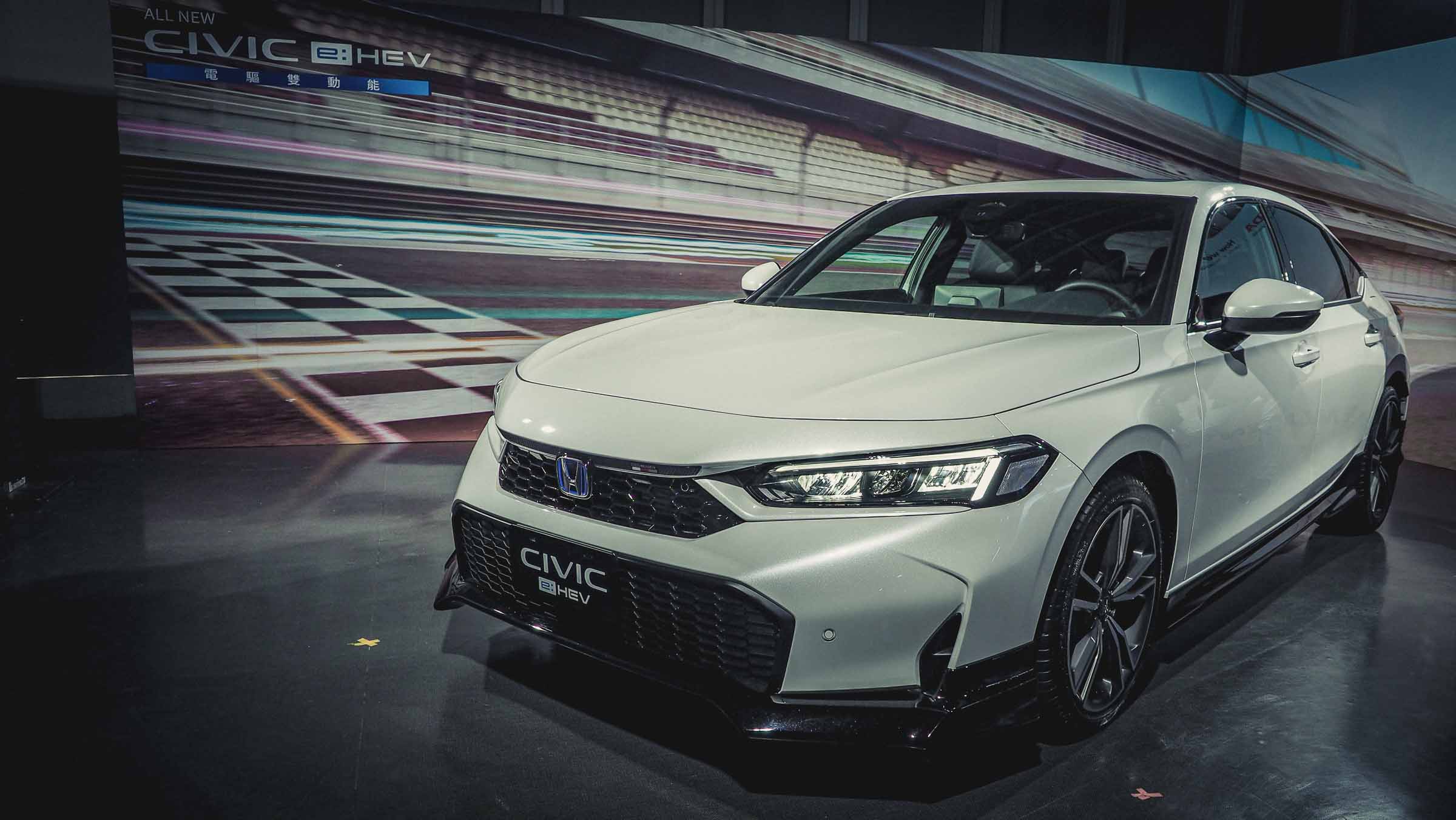 2025 HONDA Civic 11 e:HEV小改再下殺！舊換新122.9萬，加碼再選Mugen無限專屬套件