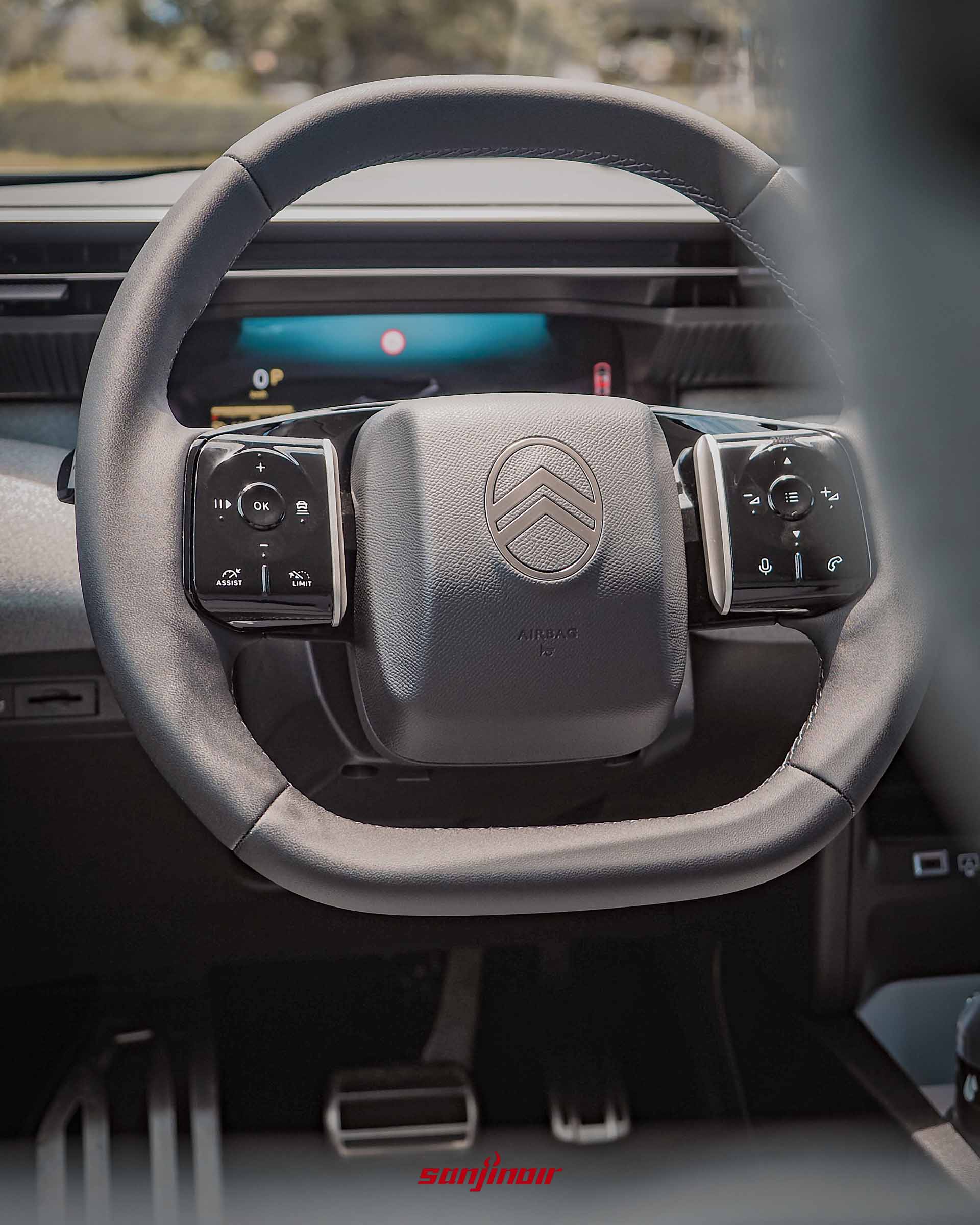 2026 CITROËN C5 Aircross方向盤特寫。