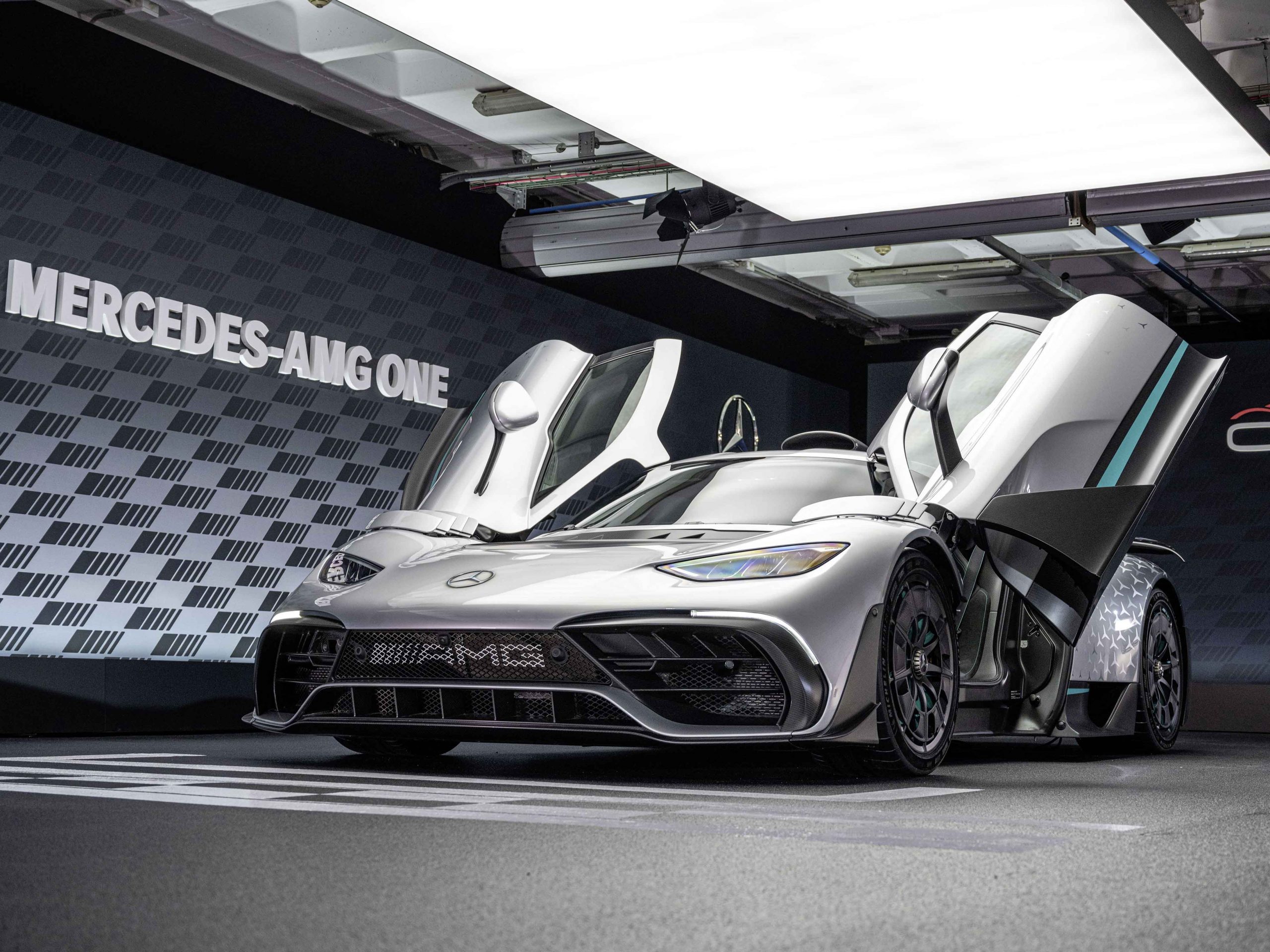 ?1 ?????? ??? F1 ??? 車 Amg One 全球首發亮相！