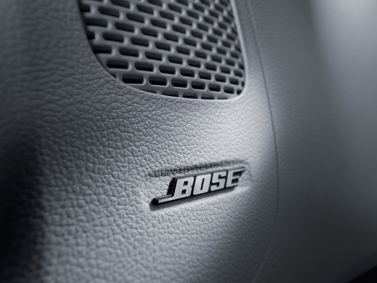 2.全新ceo Bose車款特別加入bose音響系統，配備12支揚聲器及外部擴大機