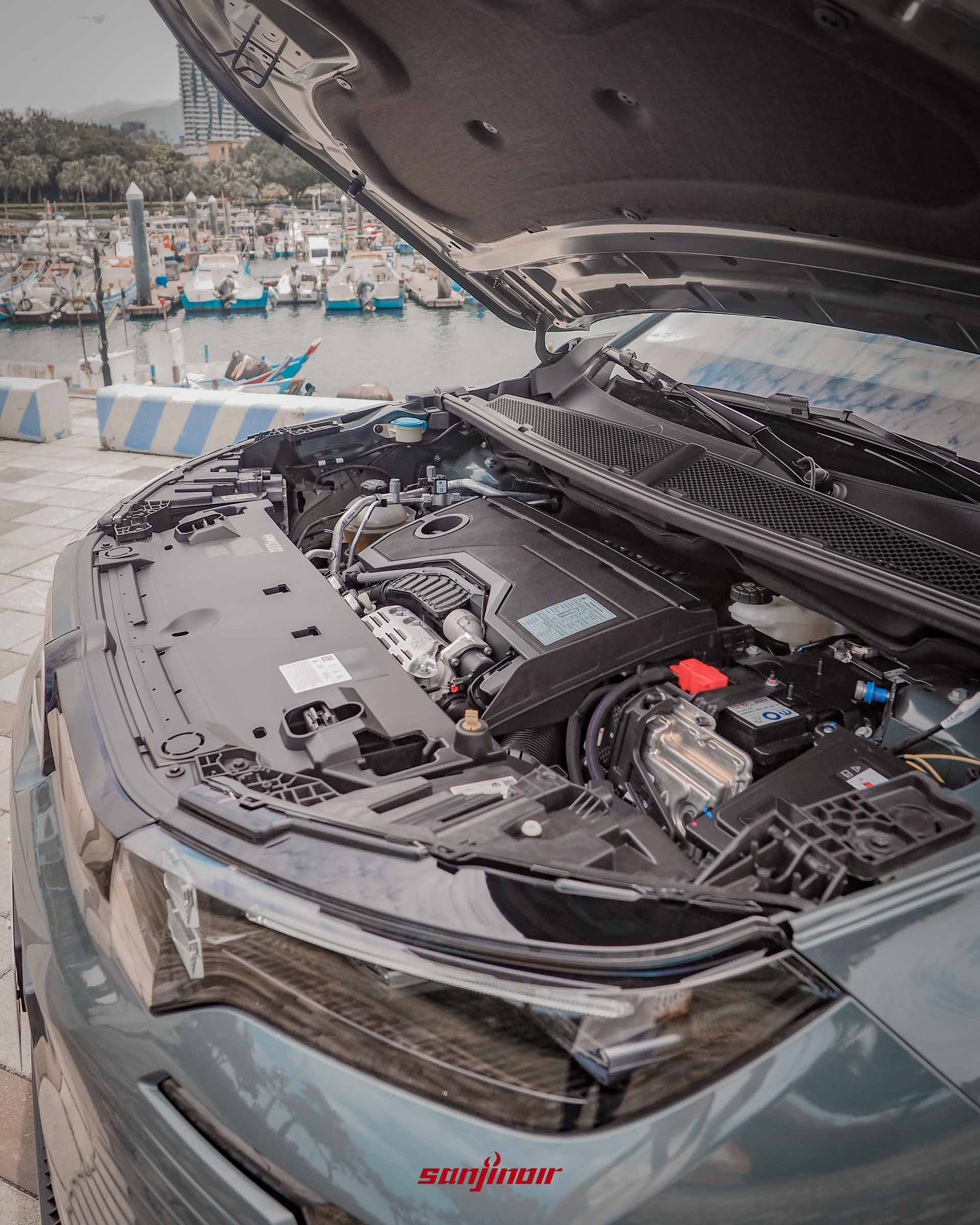 2026 CITROËN C5 Aircross引擎室與1.2L PureTech油電動力系統。
