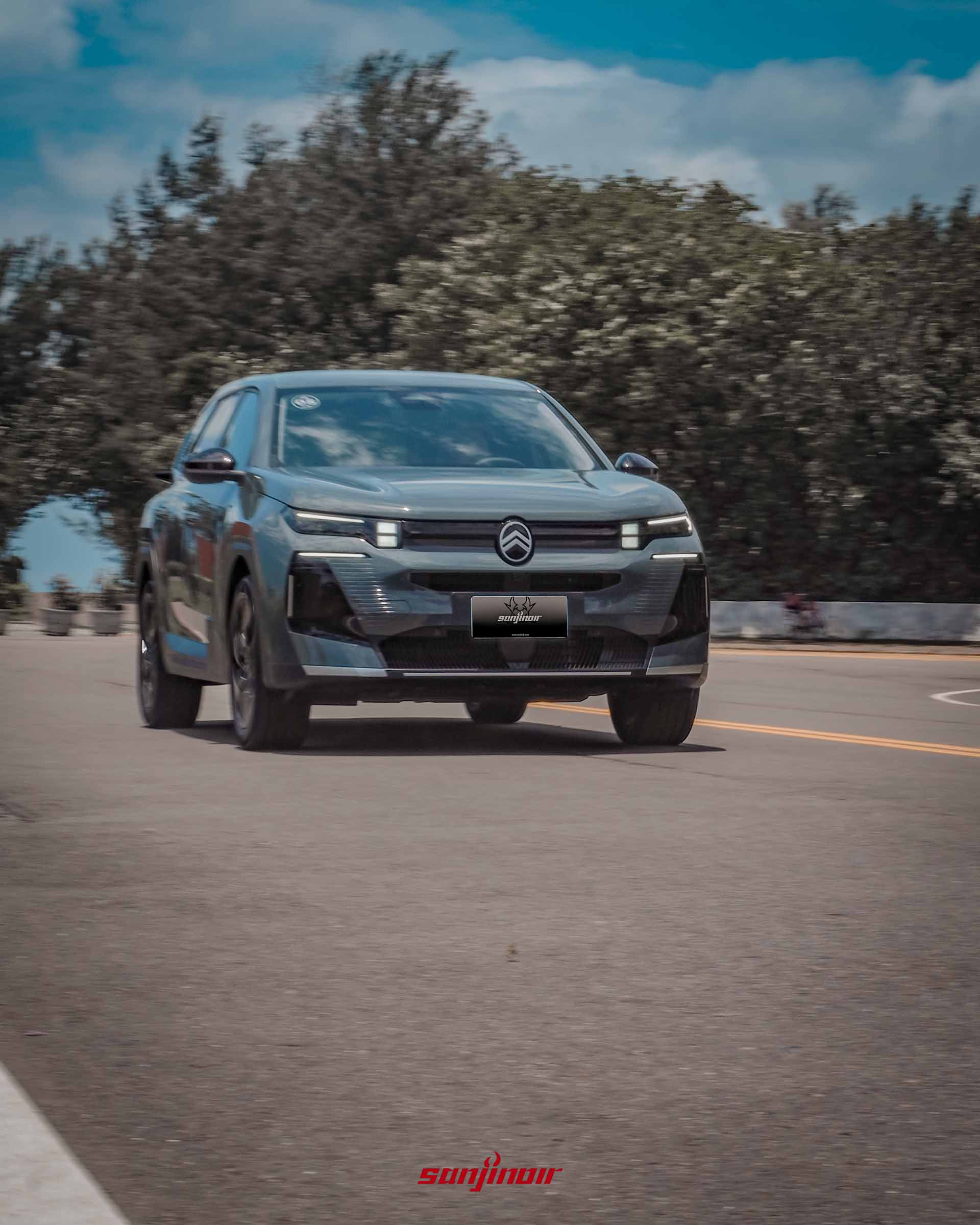 2026 CITROËN C5 Aircross車頭動態行駛畫面。