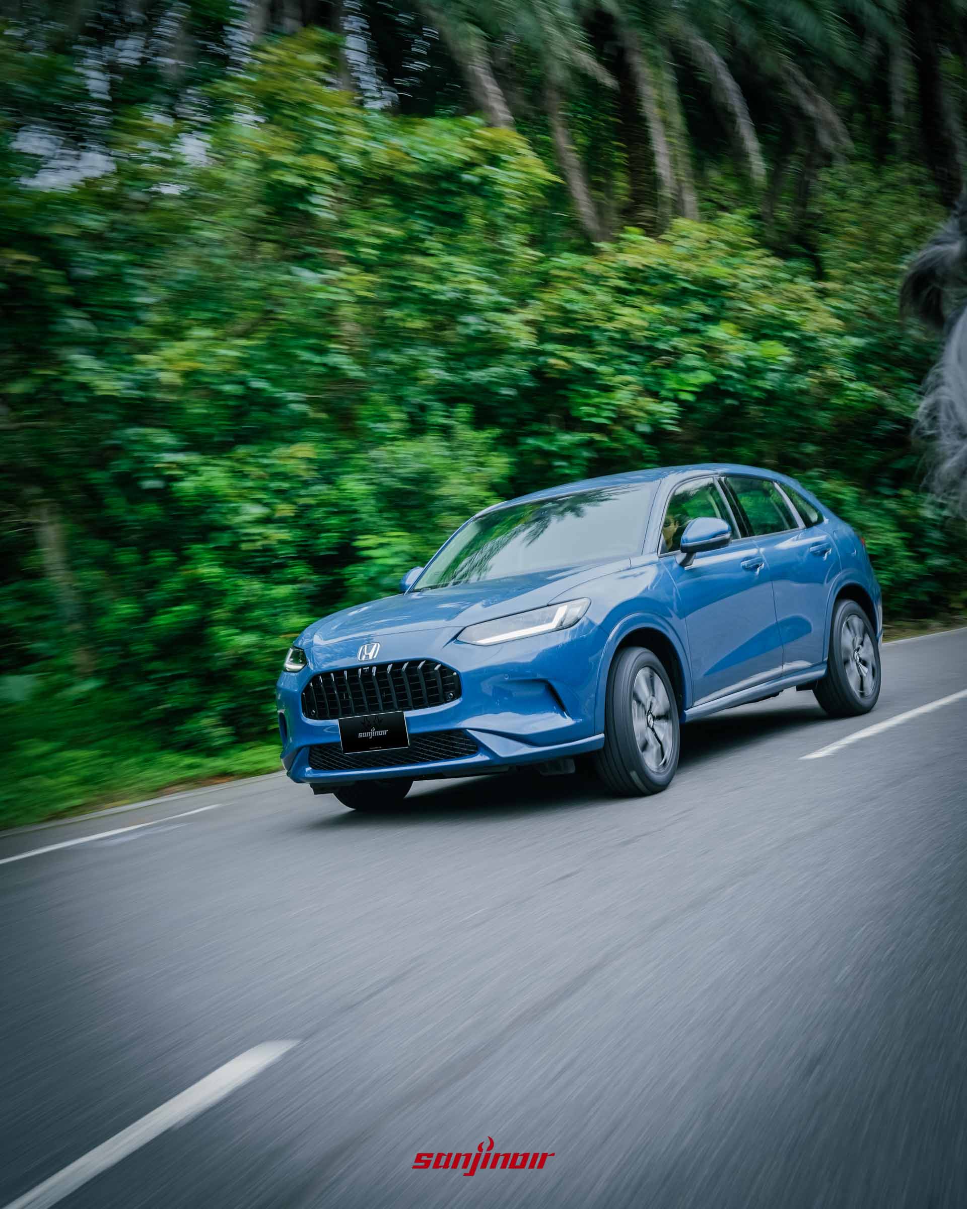 2026 HONDA ZR-V e:HEV高速動態追焦攝影的車側視角。