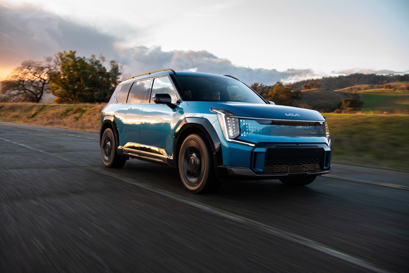 3.the Kia Ev9以設計概念「opposites United對立的和諧」於2024紅點設計獎中奪下best Of The Best最佳設計獎及2024 If Gold Award金質獎。1