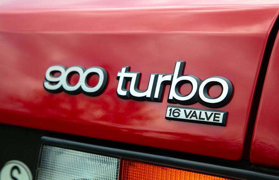 里程不足400公里　1987 Saab 900 Turbo Convertible超過400萬台幣價格拍出