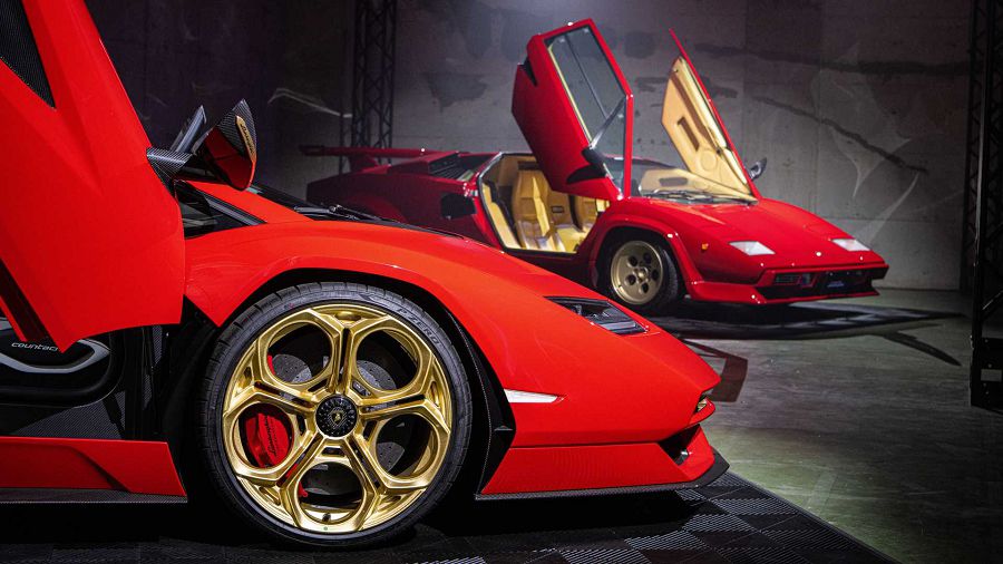 紅色與金色在Lamborghini Countach LPI 800-4上　顯得如此完美
