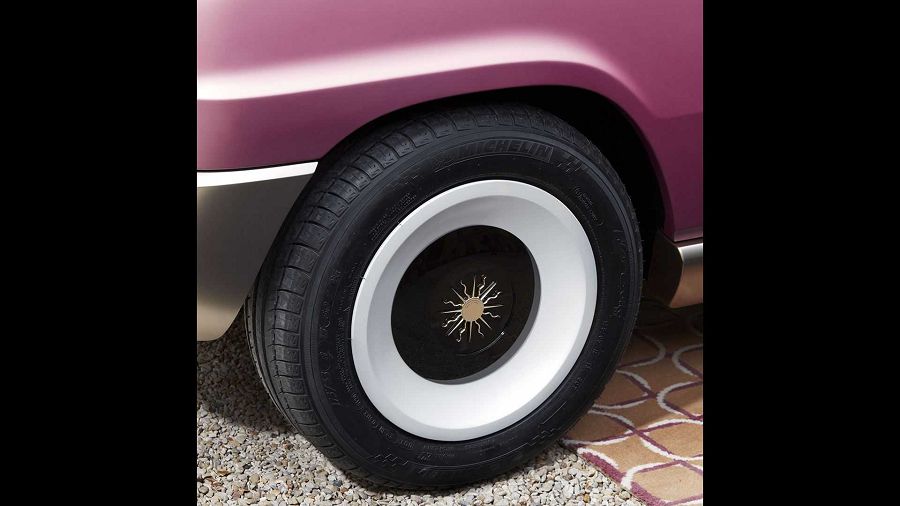 漸層外觀、大理石方向盤　有哪輛車比Renault 5 Diamant更為騷包呢？