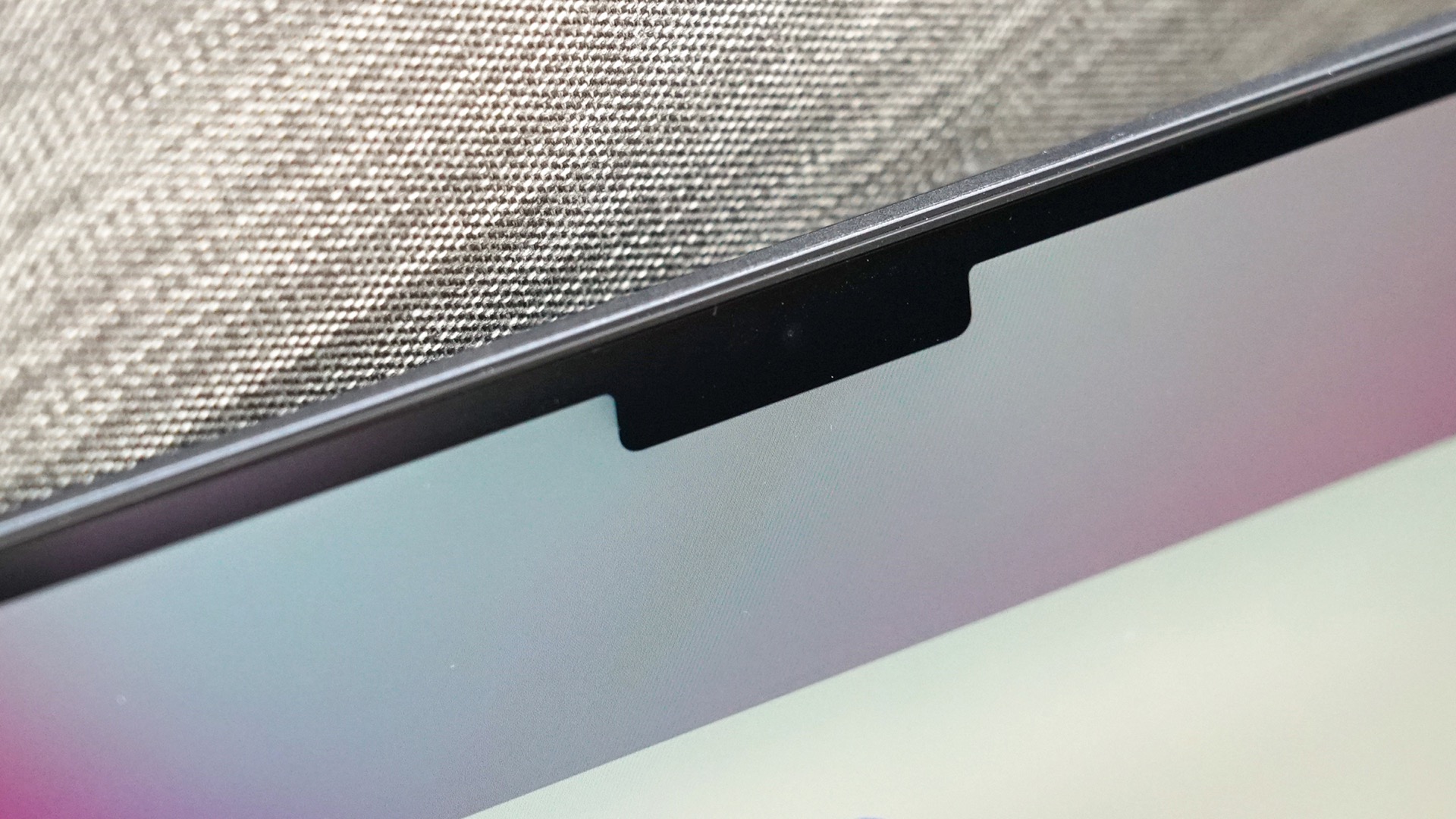 不用擔心指紋沾染、傳輸埠掉漆！Apple MacBook Air M2 午夜色膜斯密碼全機包膜分享