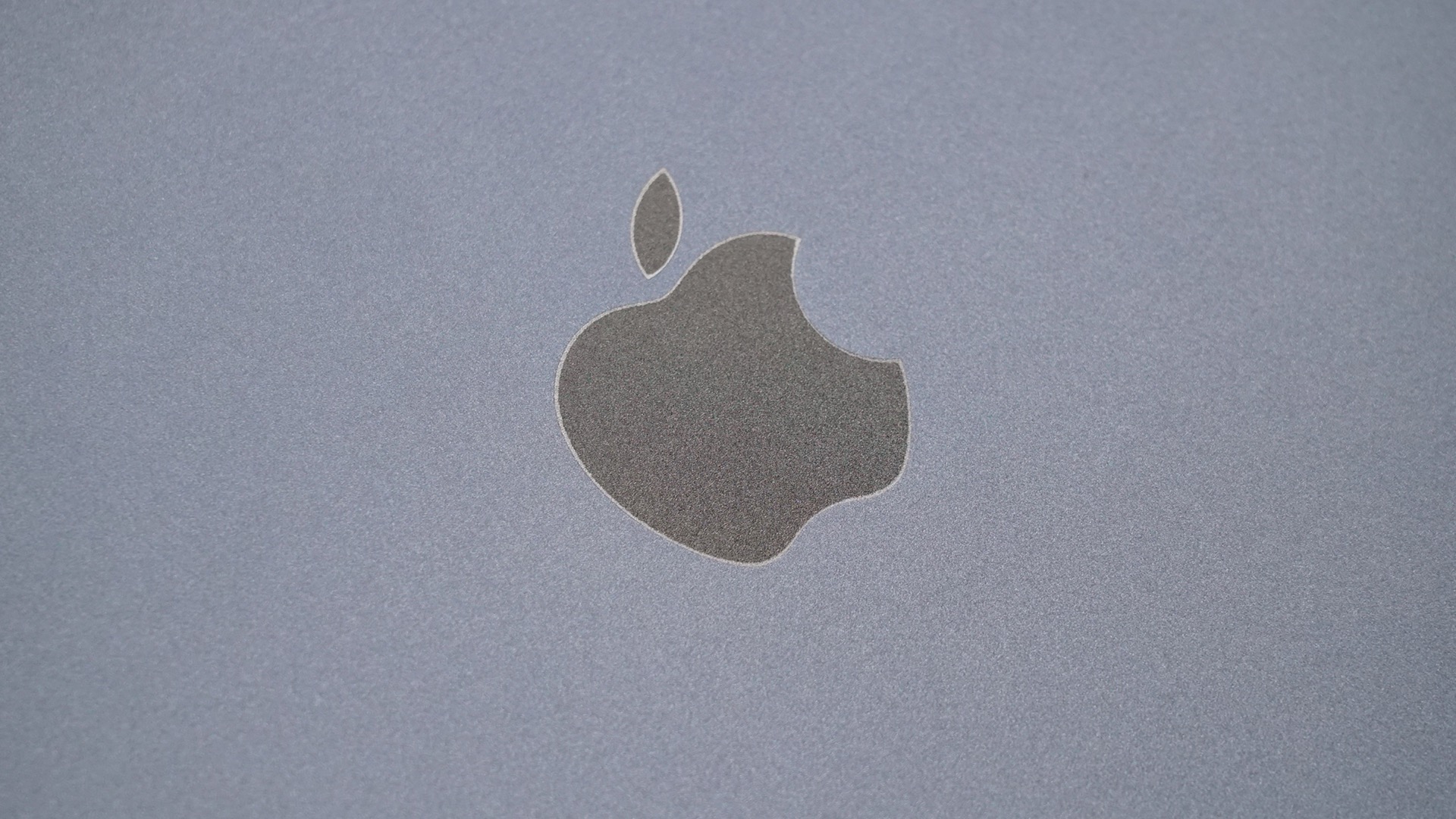不用擔心指紋沾染、傳輸埠掉漆！Apple MacBook Air M2 午夜色膜斯密碼全機包膜分享