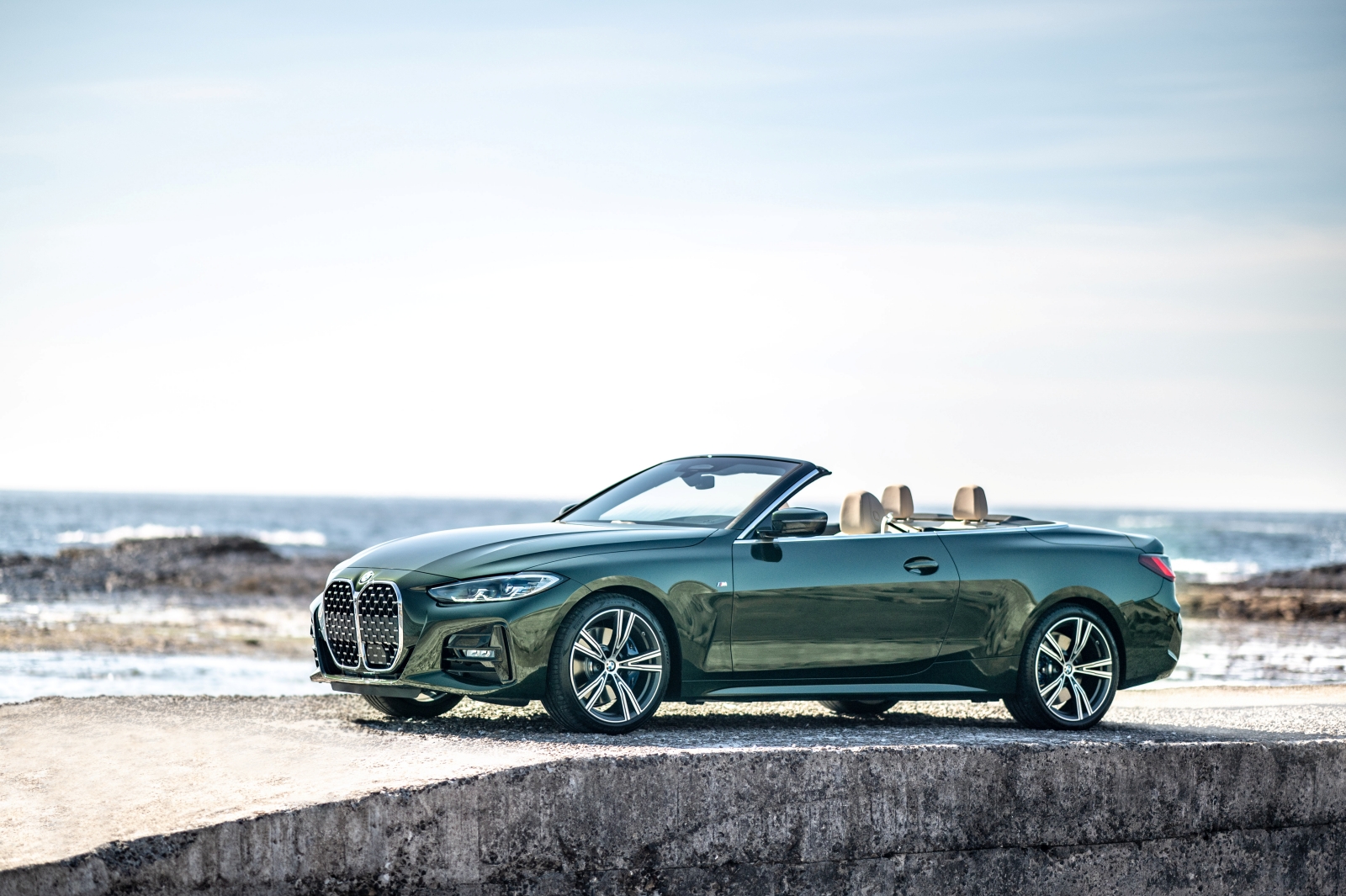[ ] B Mw 理汎德正式發表全新bmw 430i M Sport Convertible敞篷跑車，建議售價為新台幣315 