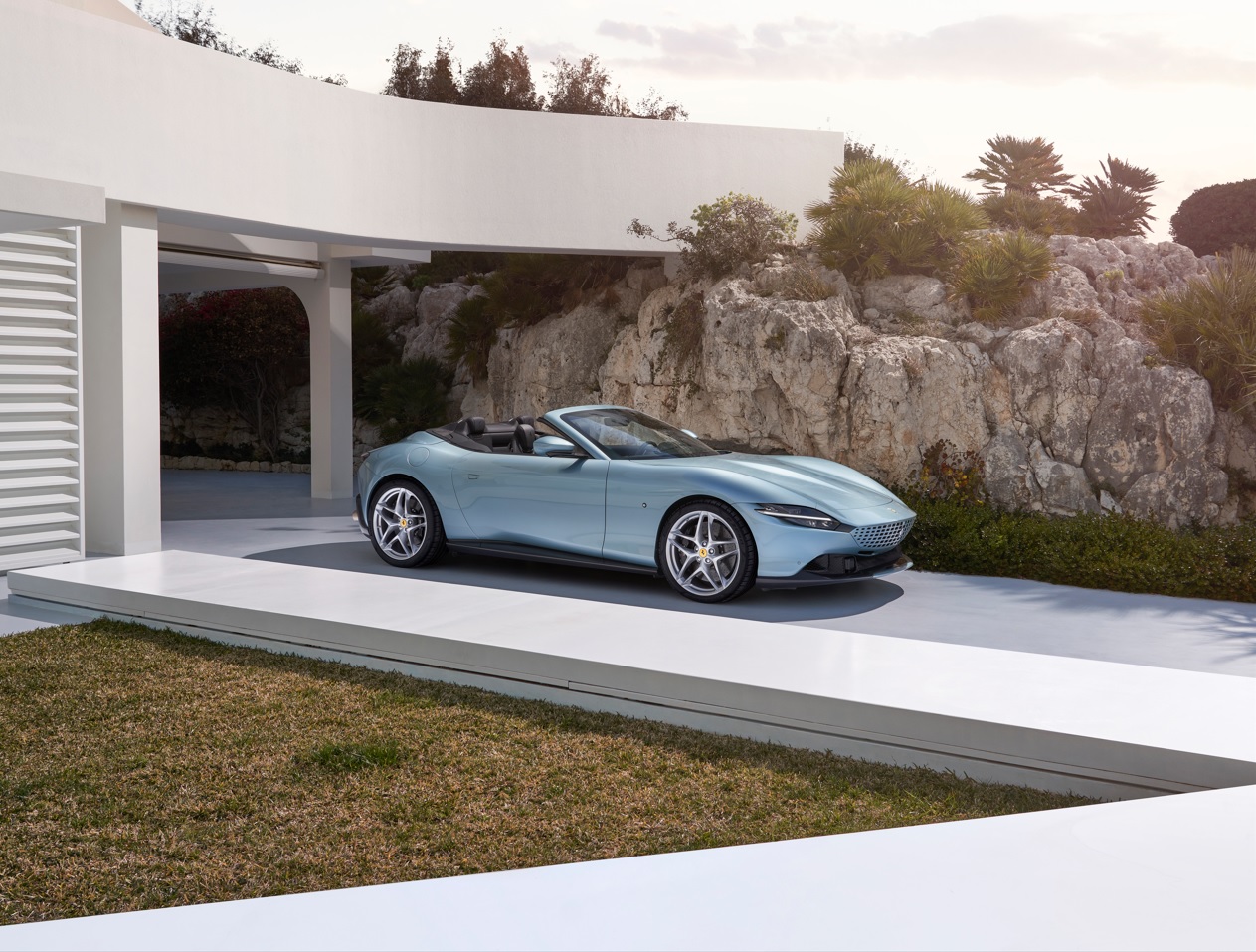 Ferrari Roma Spider 2