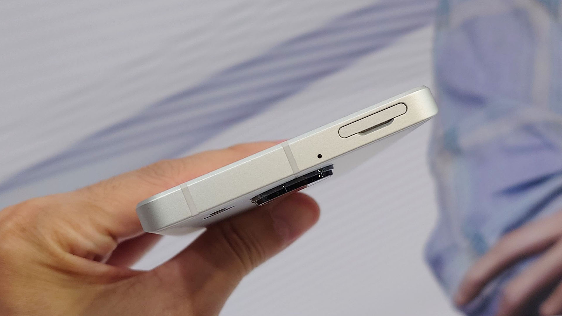 Sharp Aquos Sense7 Plus 3
