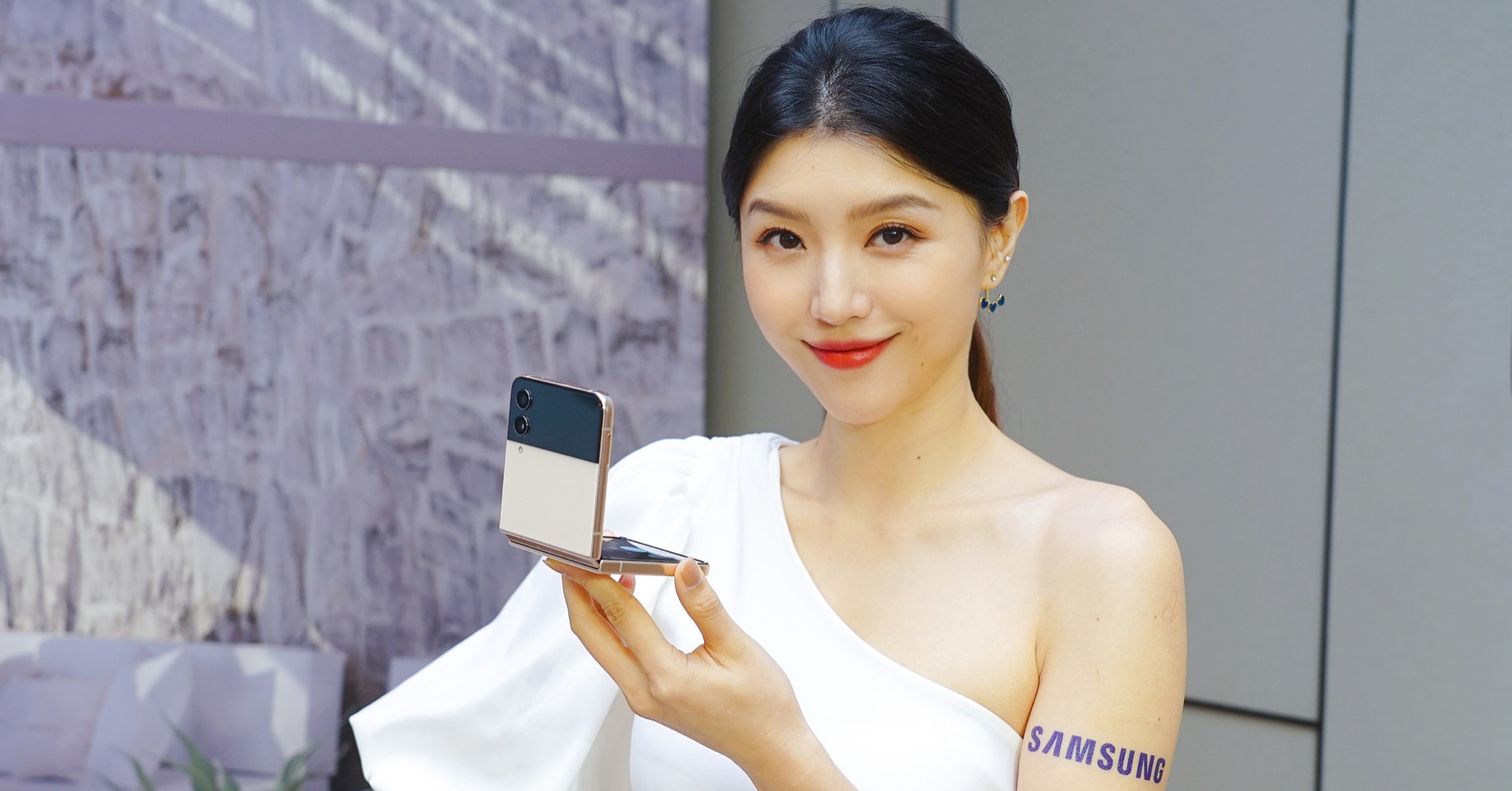 Samsung Galaxy Z Flip4 1