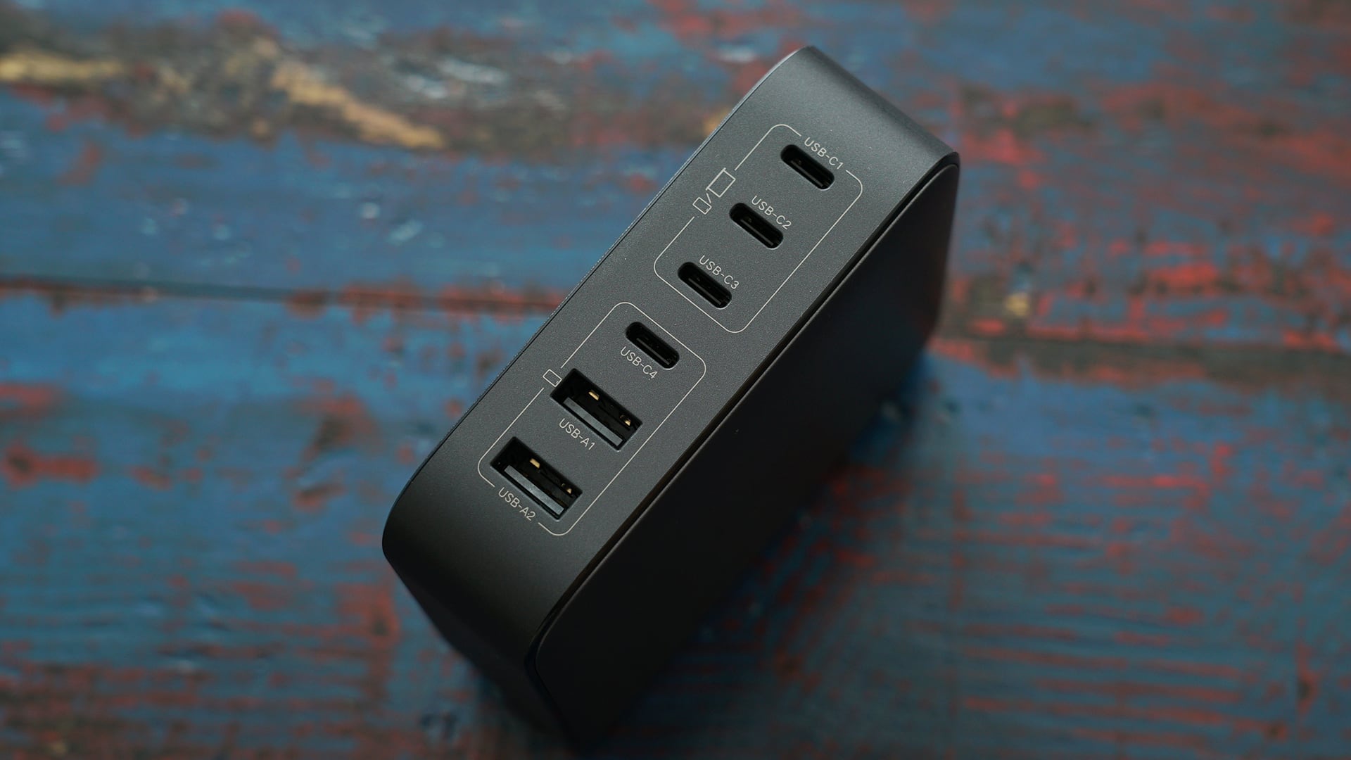 Ugreen 綠聯 200w 六孔氮化鎵充電頭 7