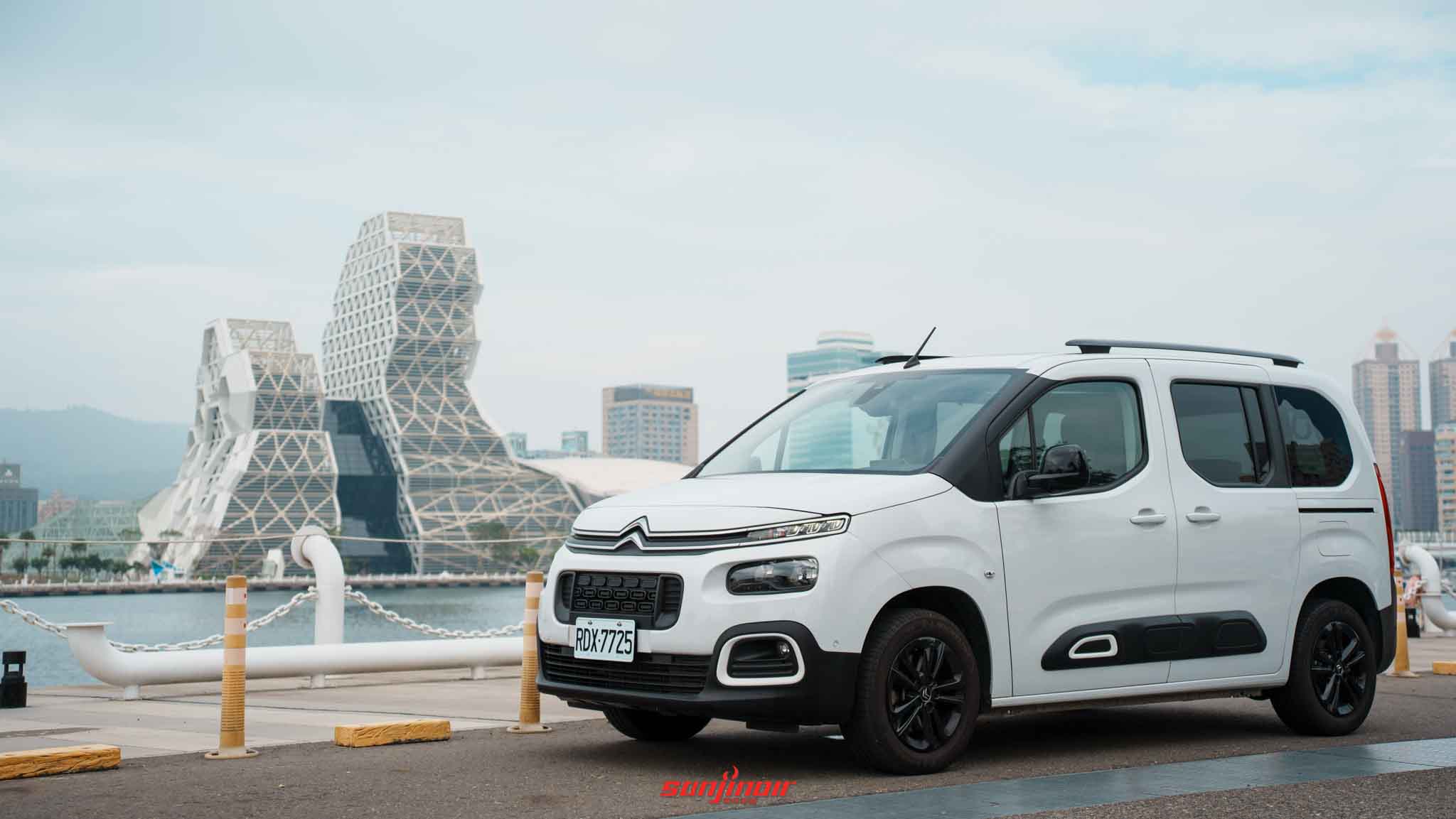 十二月 – 高雄，開著Citroen Berlingo在鋼鐵城市中品味法式優雅