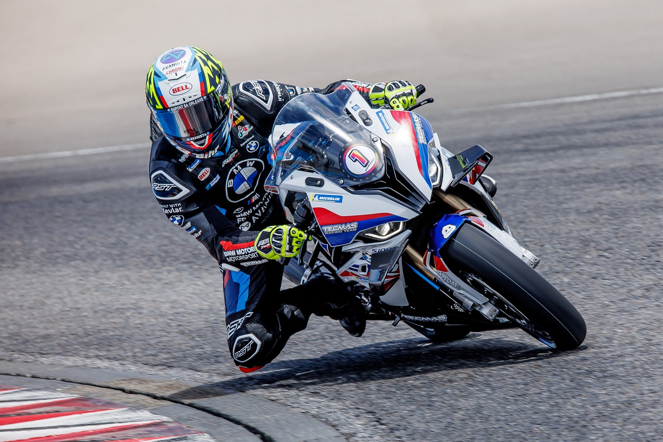 (圖2)全新米其林power Performance Slick，以強悍的抓地力、長時間的賽道使用設計，使選手從起跑後的第一圈至第五十圈都能享受到穩定一致的性能