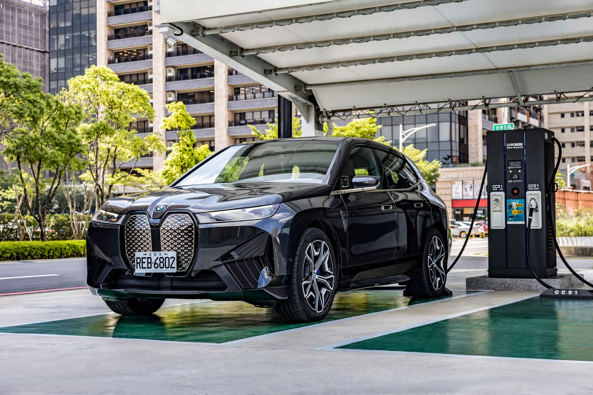 [新聞照片三] Bmw Ix Xdrive5 0 6 鐘就能補充100km續航里程